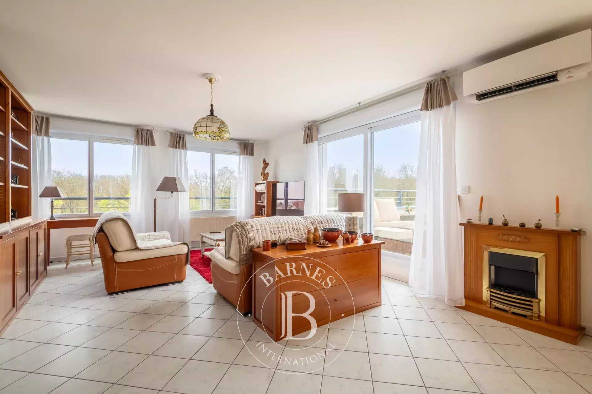 Bron  - Piso 5 Cuartos 4 Habitaciones