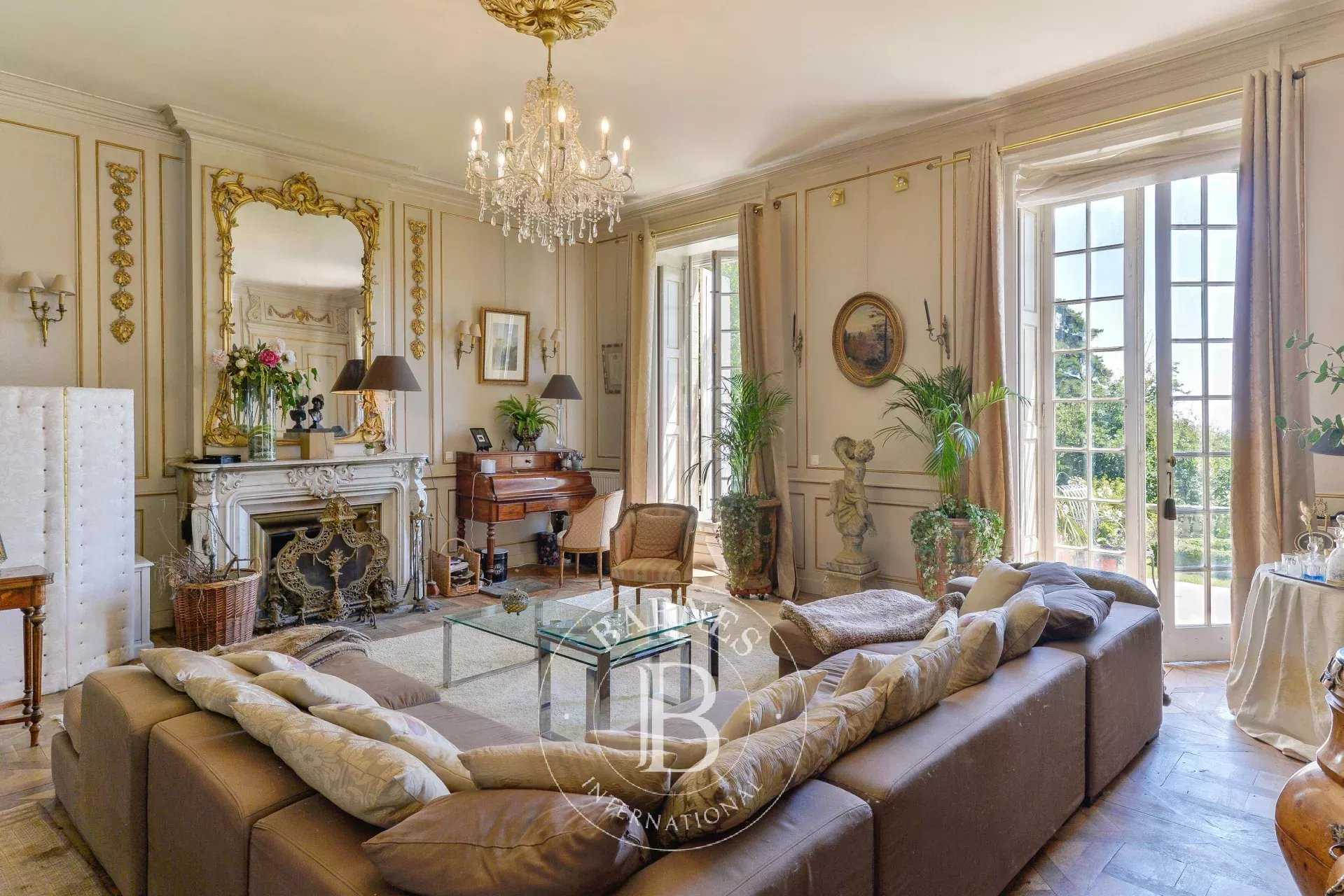 Vaugneray  - Property 7 Bedrooms