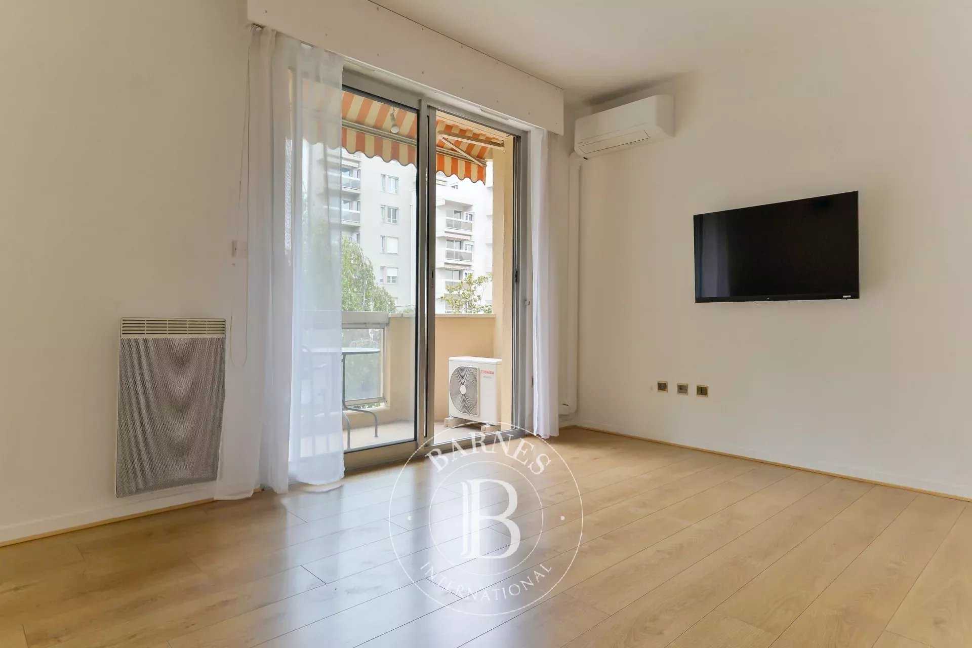 Appartement Lyon 69006  -  ref 85342357 (picture 3)