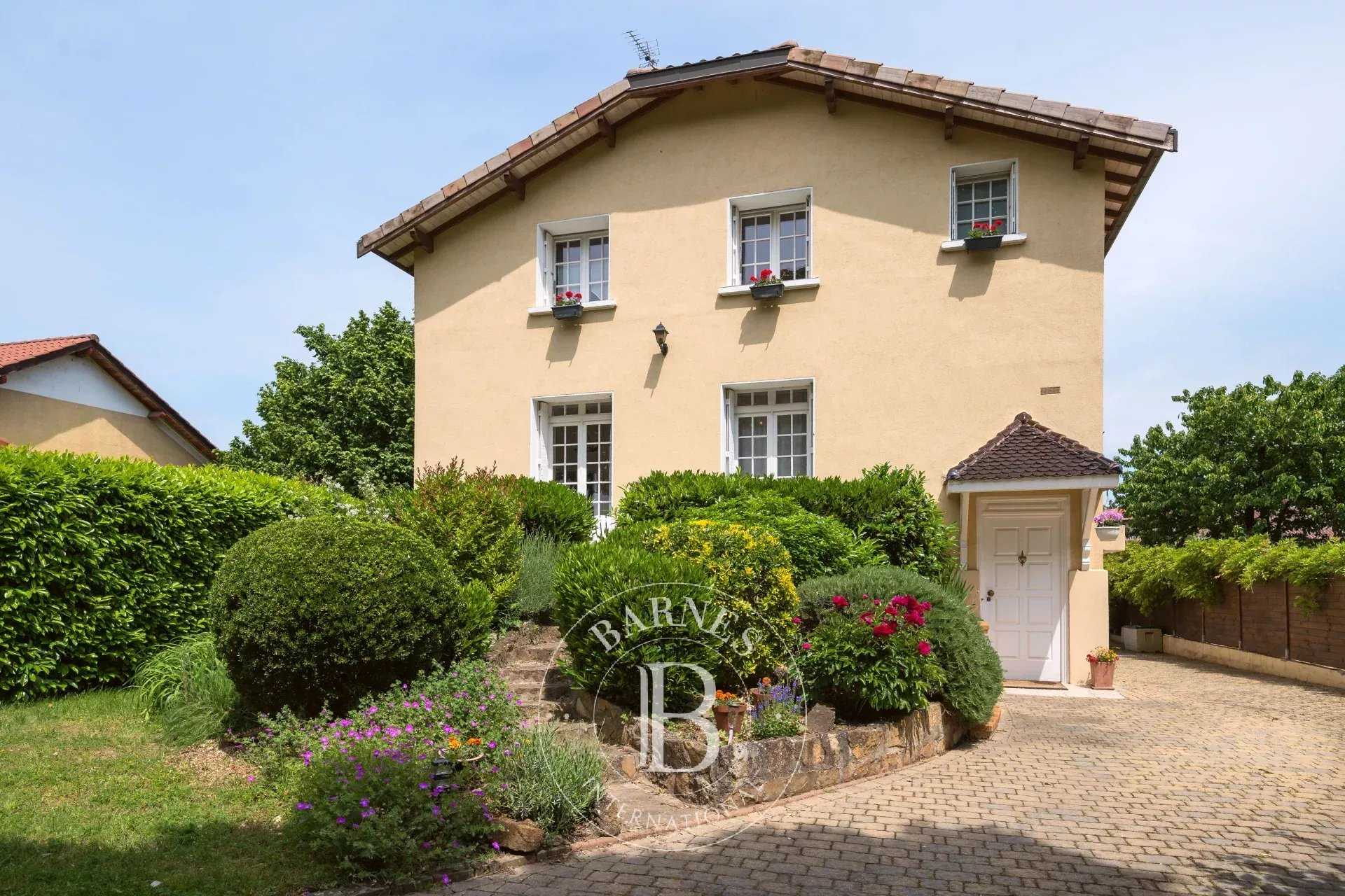 Fleurieu-sur-Saône  - Maison 8 Pi&egrave;ces 6 Chambres