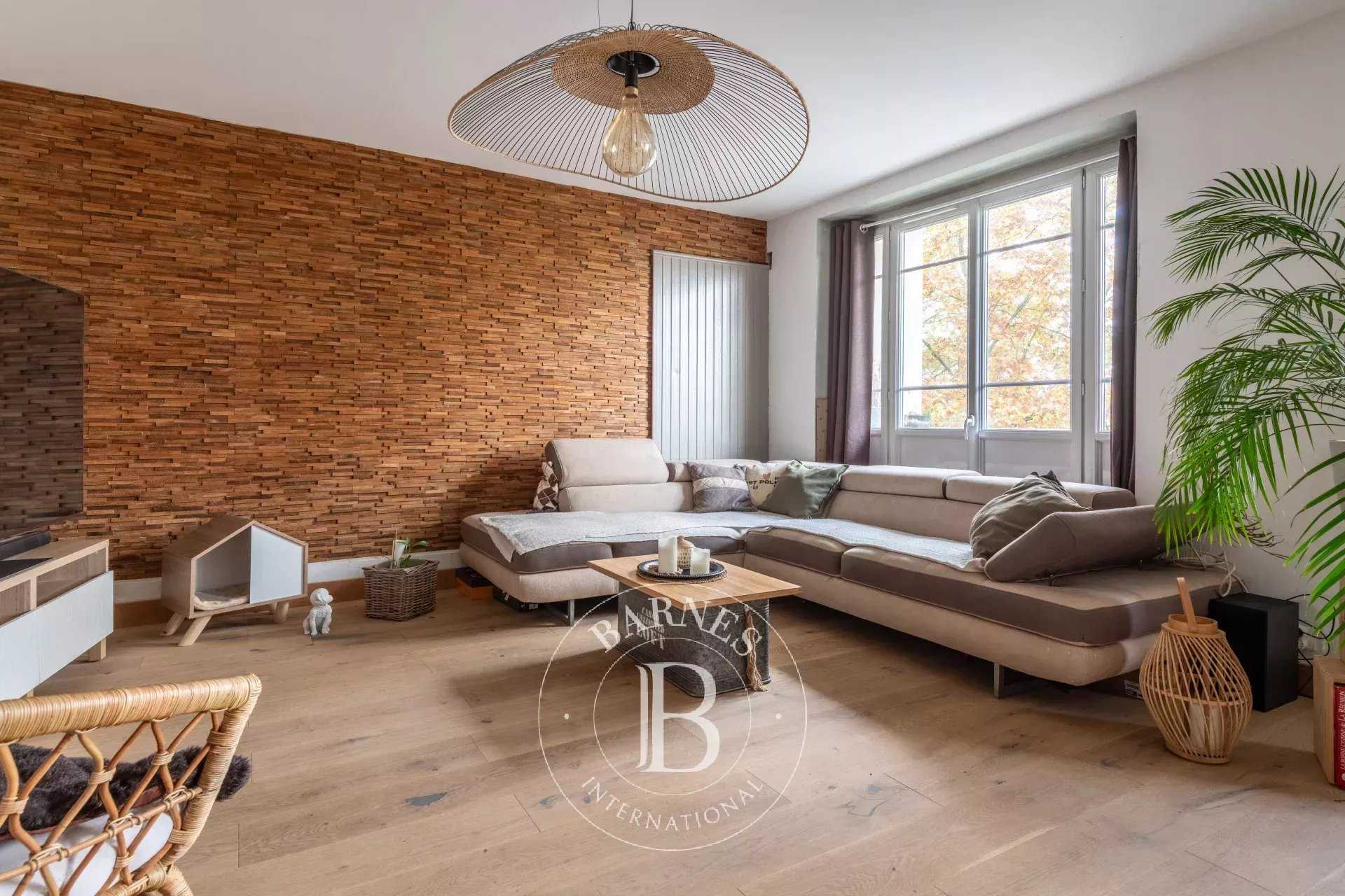 Apartment Tassin-la-Demi-Lune  -  ref 86206349 (picture 2)