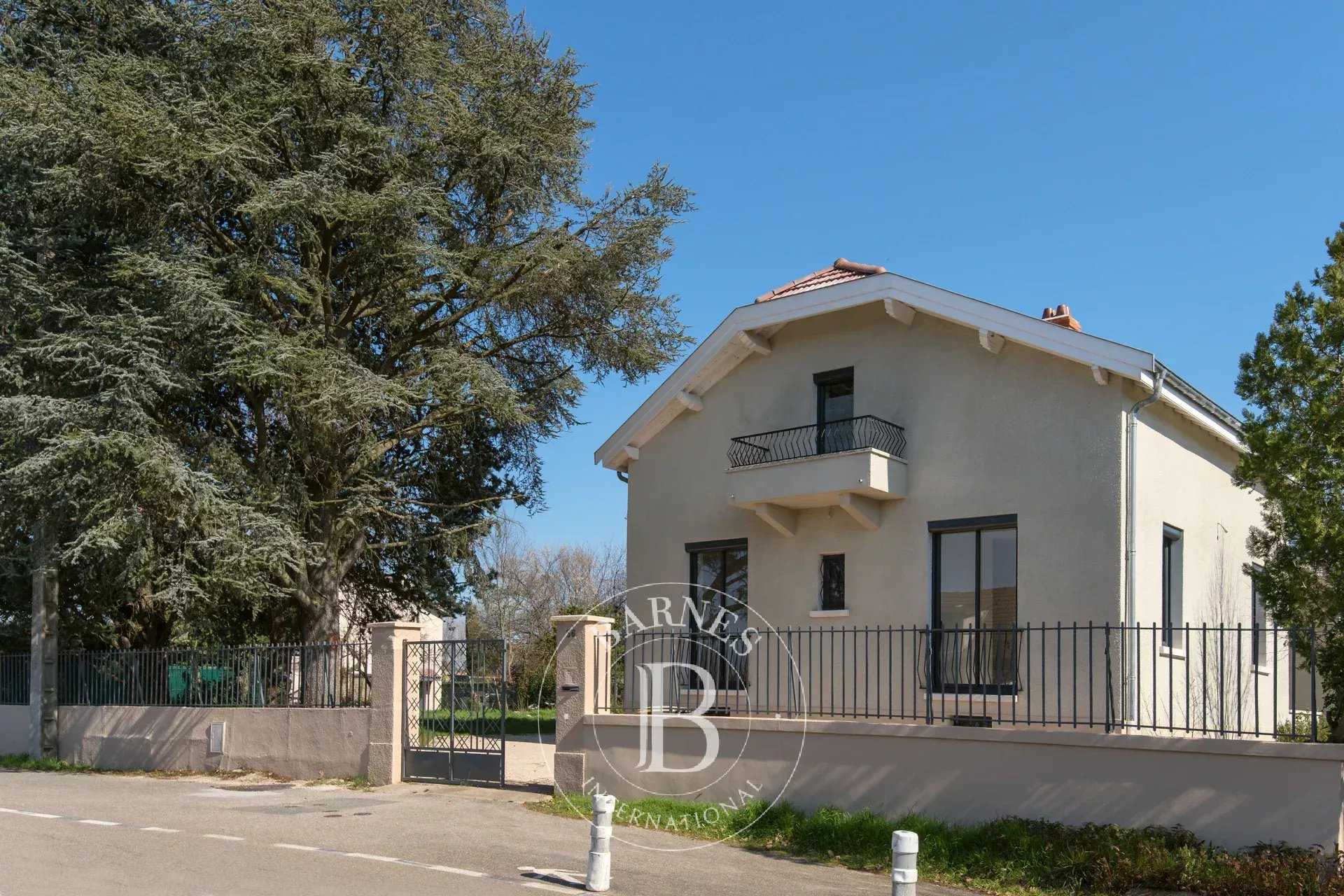 House Écully  -  ref 85642282 (picture 1)