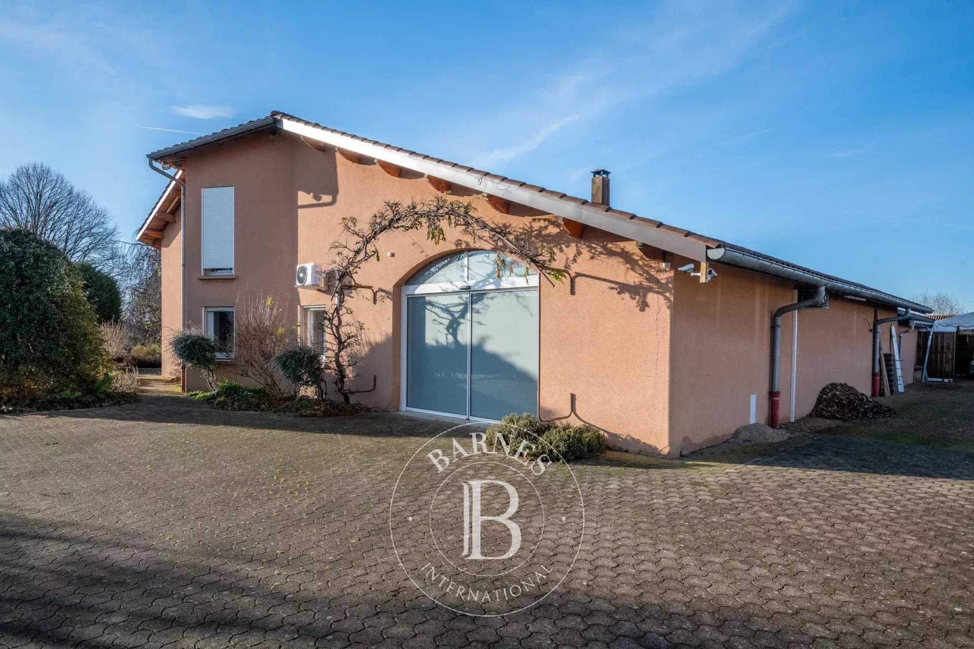 House Chaleins  -  ref 86407664 (picture 1)