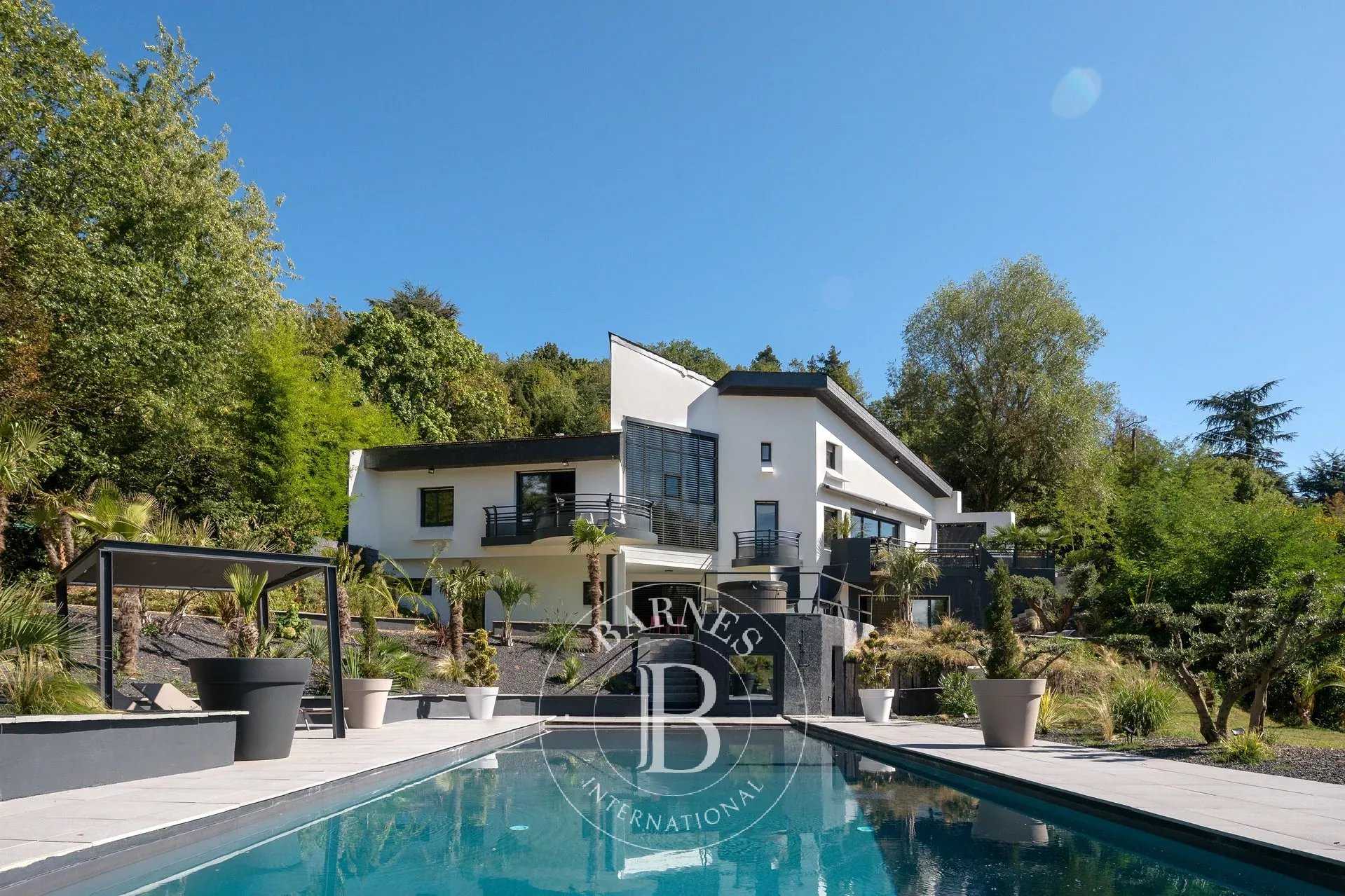 Limonest  - Property 5 Bedrooms