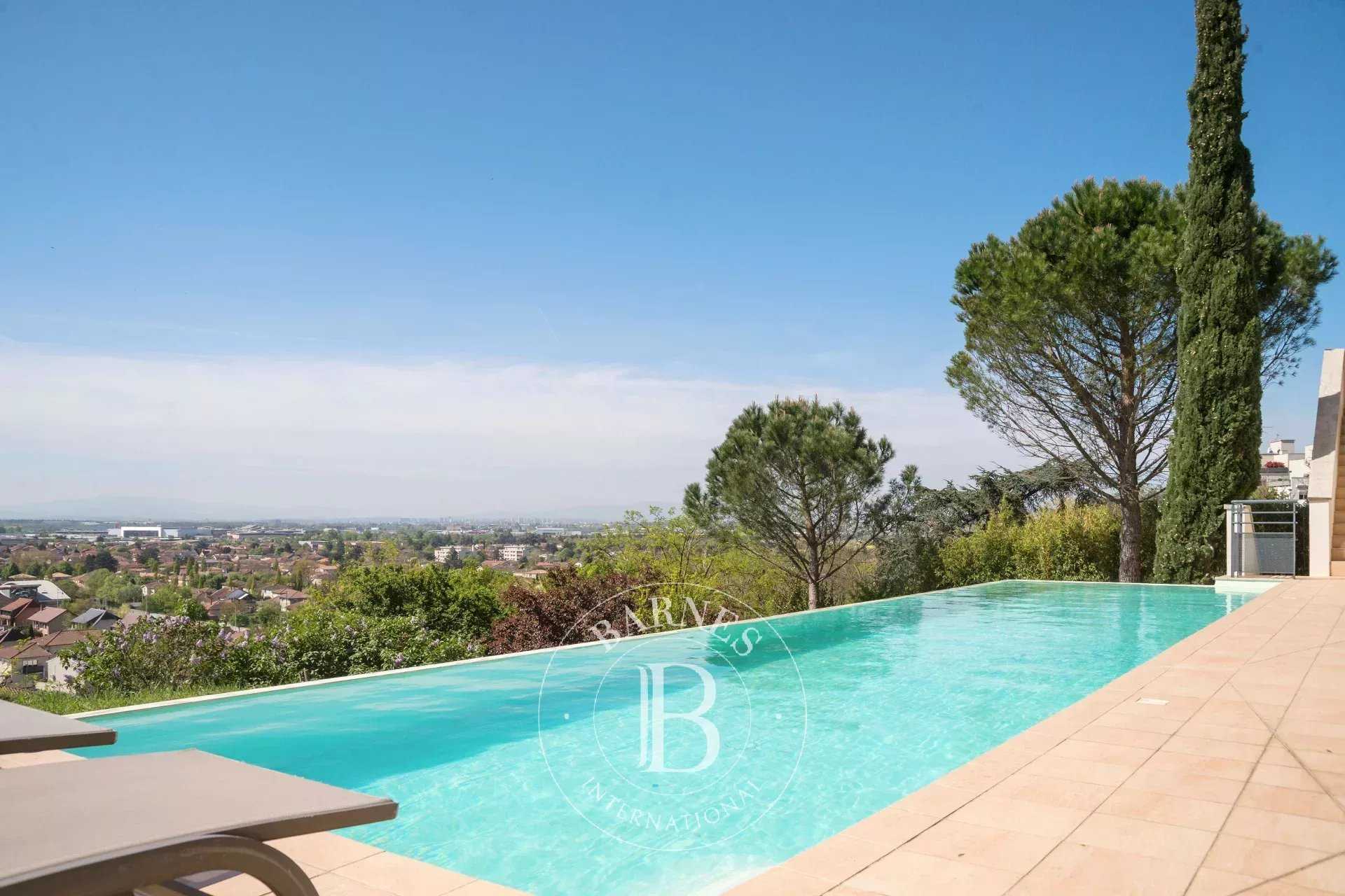 House Chassieu  -  ref 84475526 (picture 1)