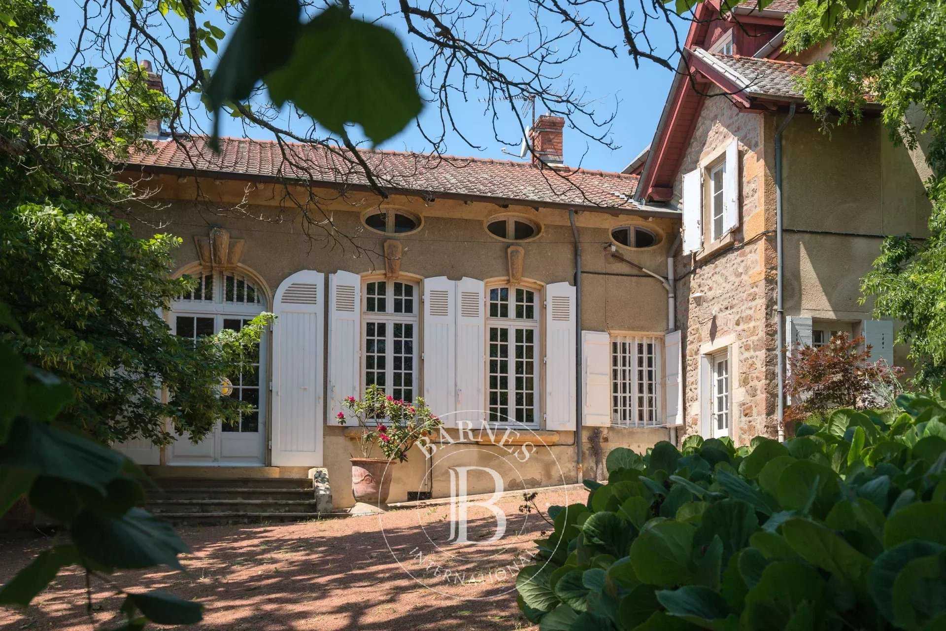 Maison d'hôtes Saint-Étienne-la-Varenne  -  ref 8032032 (picture 1)