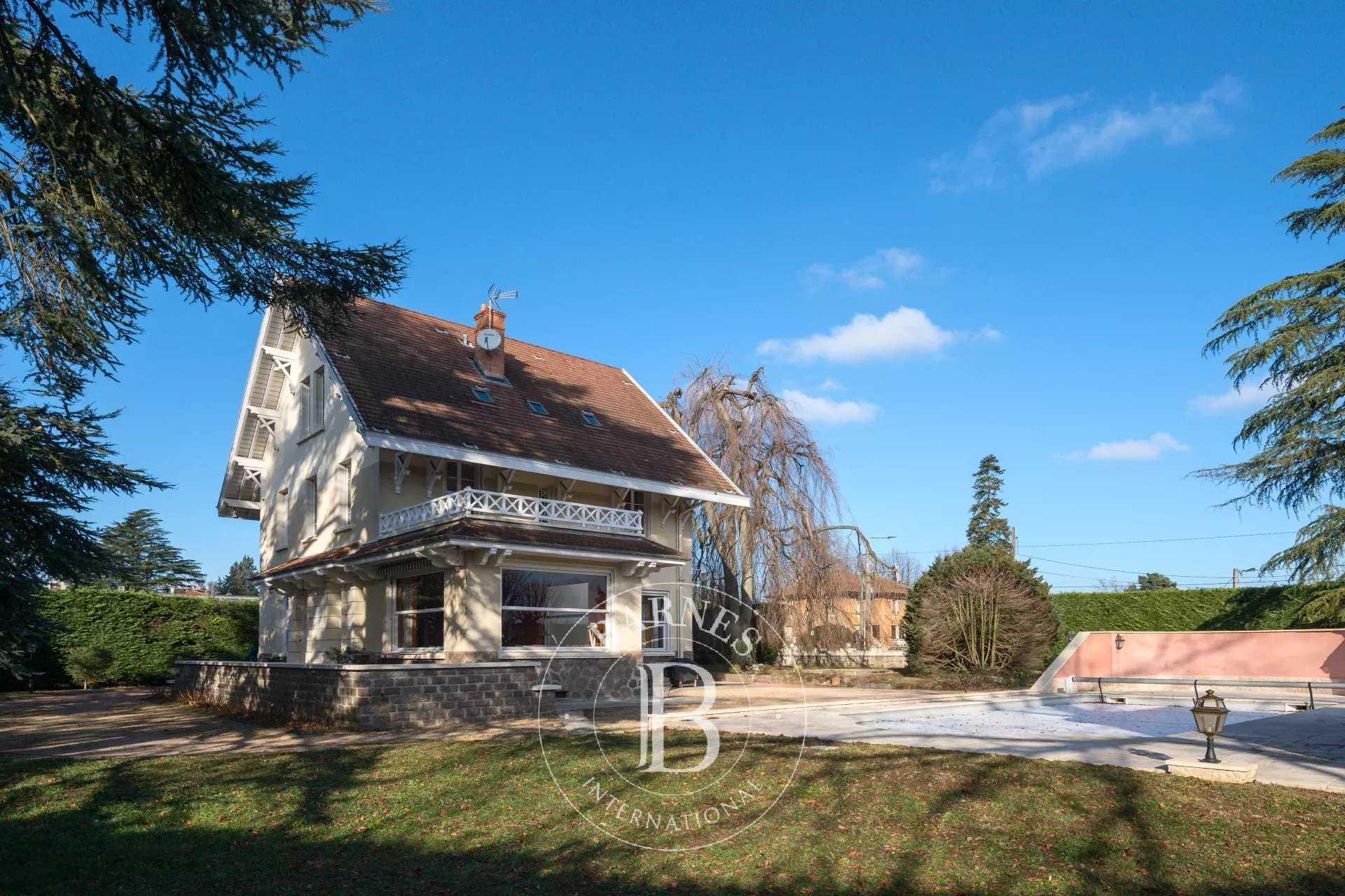 Maison Tassin-la-Demi-Lune  -  ref 85508826 (picture 1)