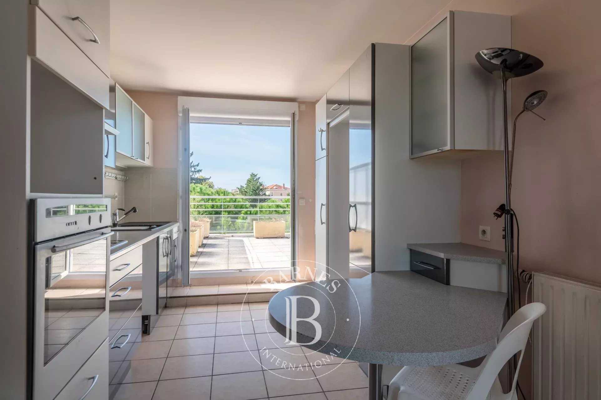 Appartement Sathonay-Camp  -  ref 86108990 (picture 2)