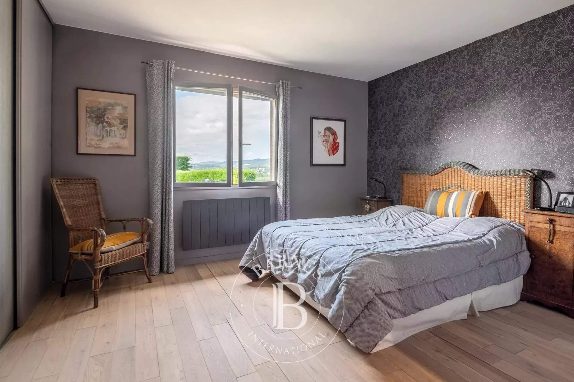 La Tour-de-Salvagny  - Maison 6 Pi&egrave;ces 4 Chambres - picture 4