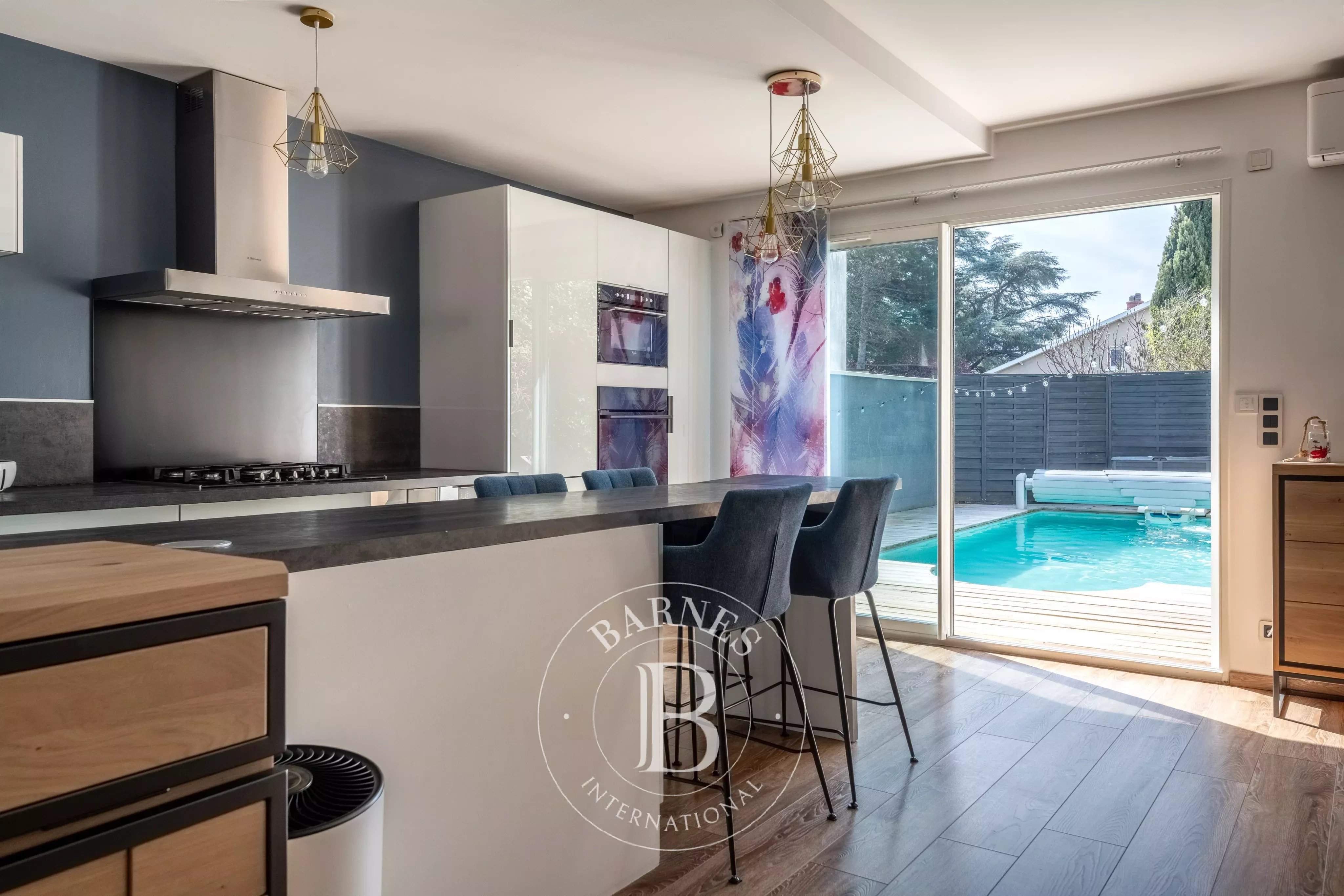 Tassin-la-Demi-Lune  - Maison 6 Pi&egrave;ces 4 Chambres - picture 4