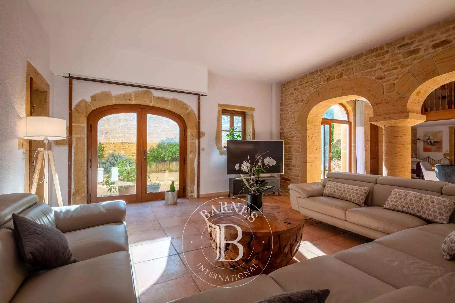 Saint-Germain-Nuelles  - Maison 7 Pièces 4 Chambres - picture 4