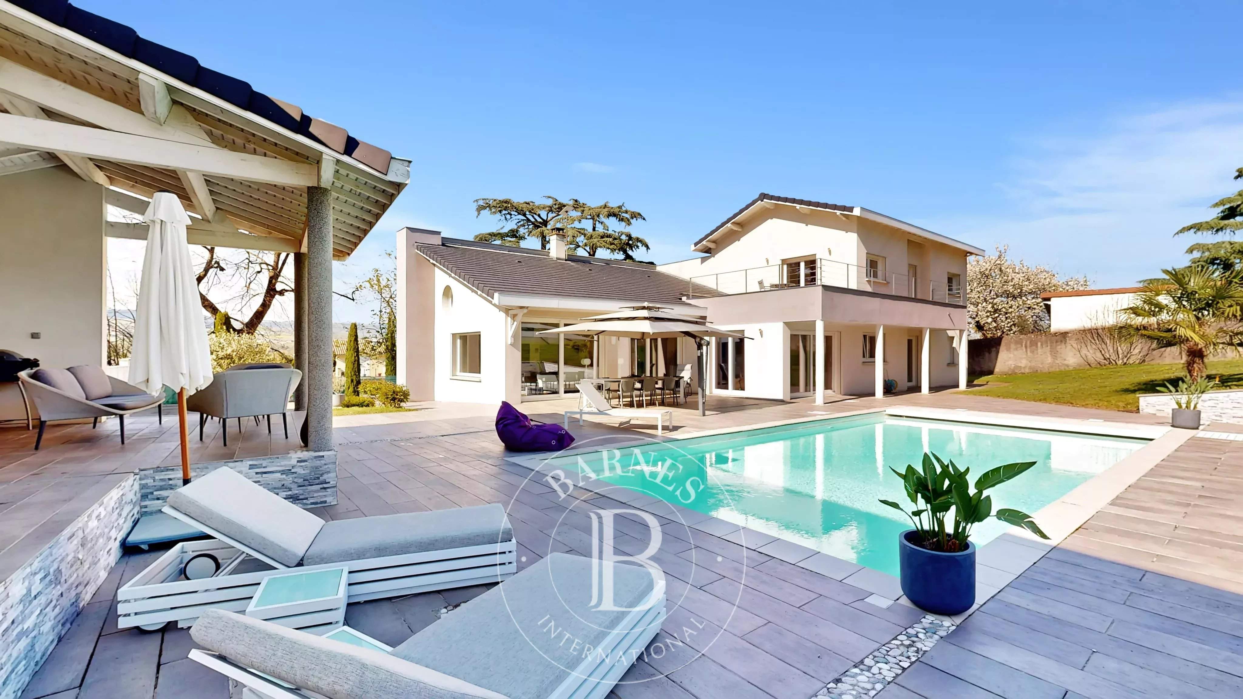 Châteauneuf  - Maison 7 Pi&egrave;ces 3 Chambres - picture 1