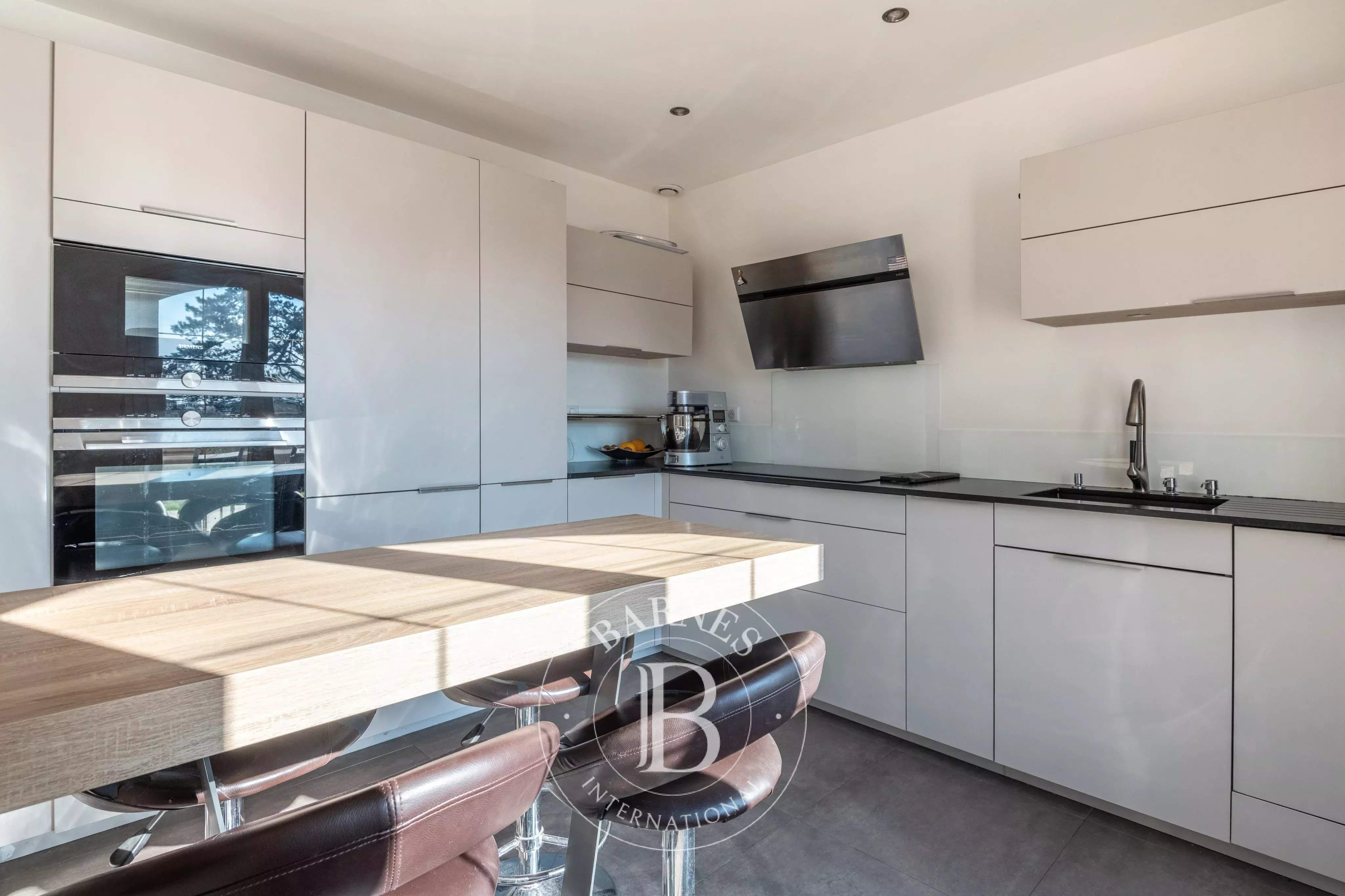 Limonest  - Maison 7 Pi&egrave;ces 4 Chambres - picture 8