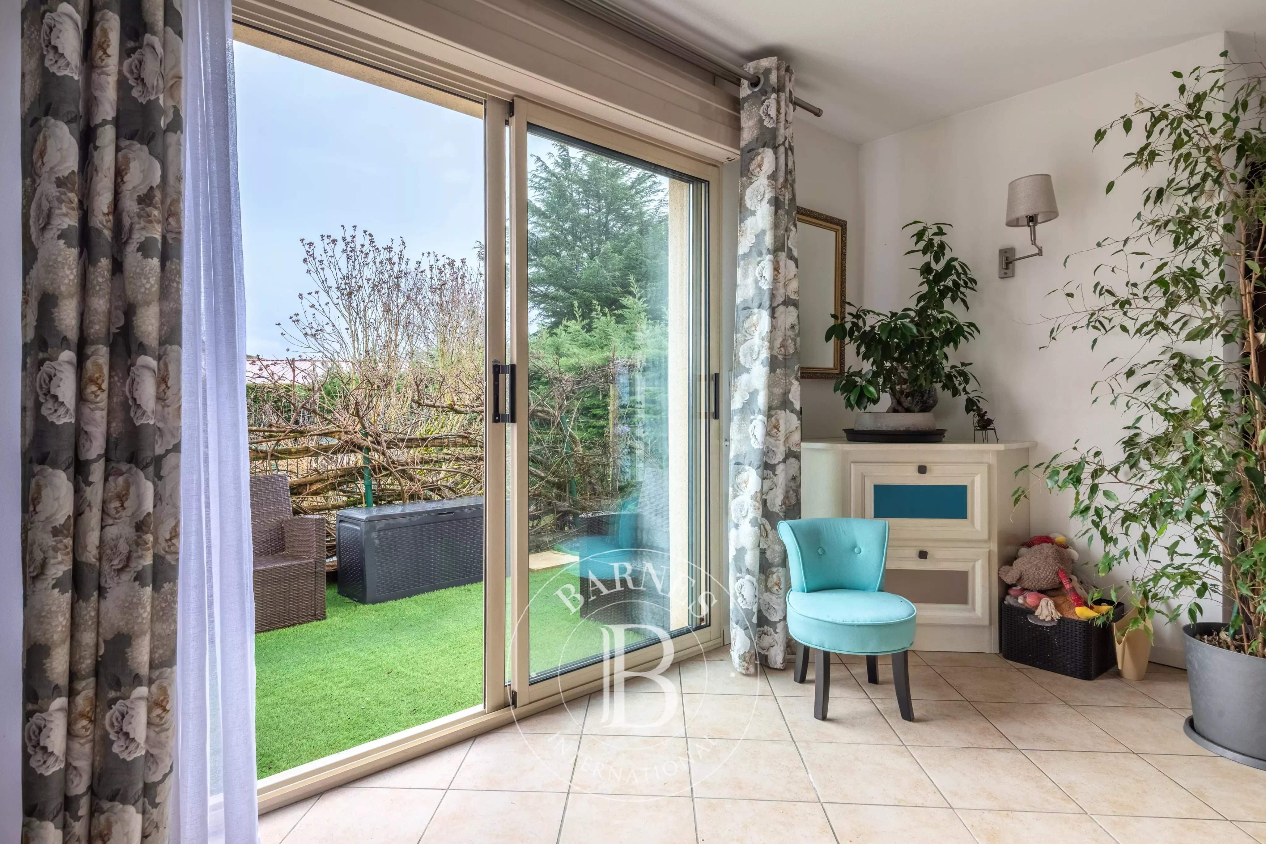 Grézieu-la-Varenne  - Maison 6 Pi&egrave;ces 5 Chambres - picture 9