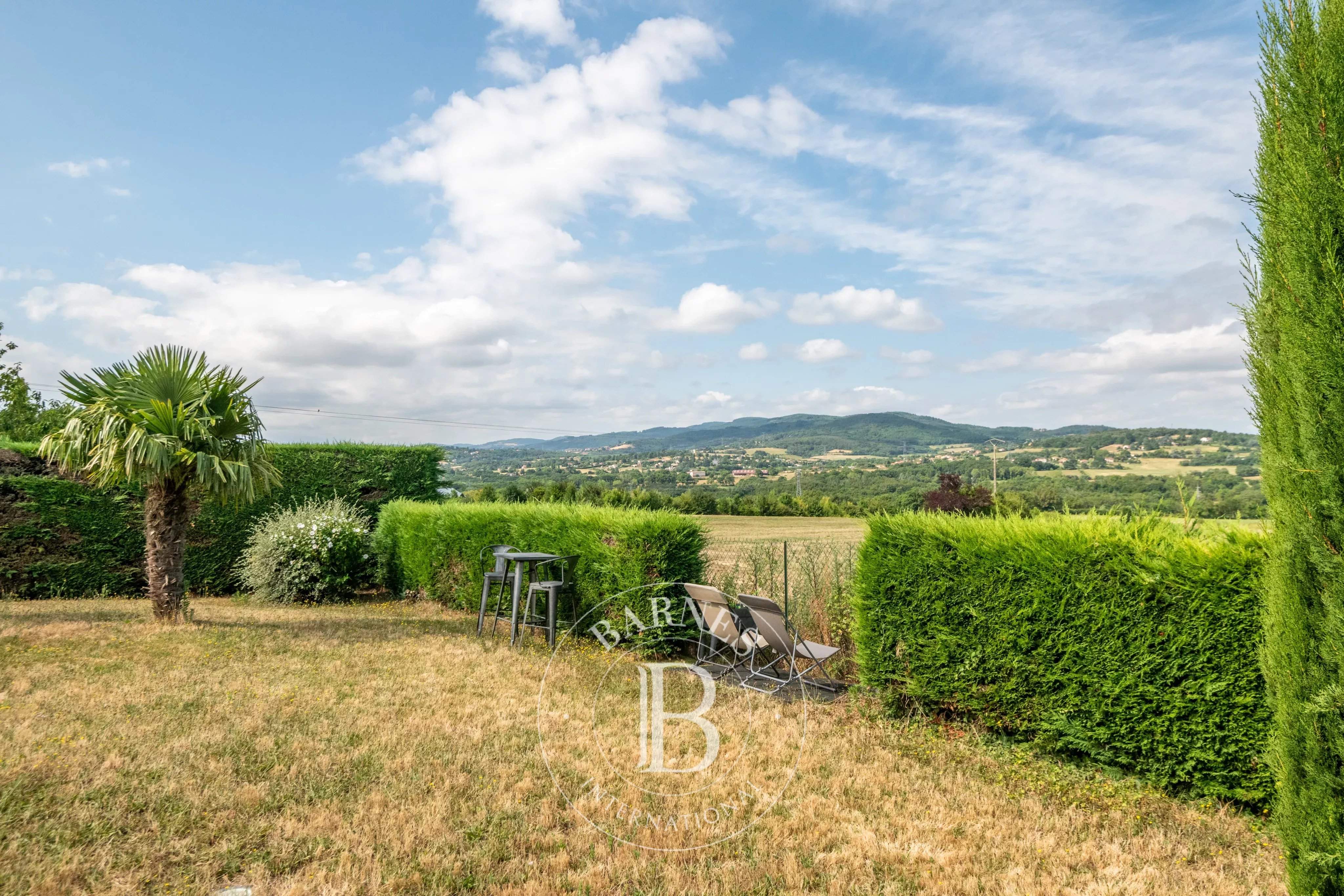 La Tour-de-Salvagny  - Maison 6 Pi&egrave;ces 4 Chambres - picture 8