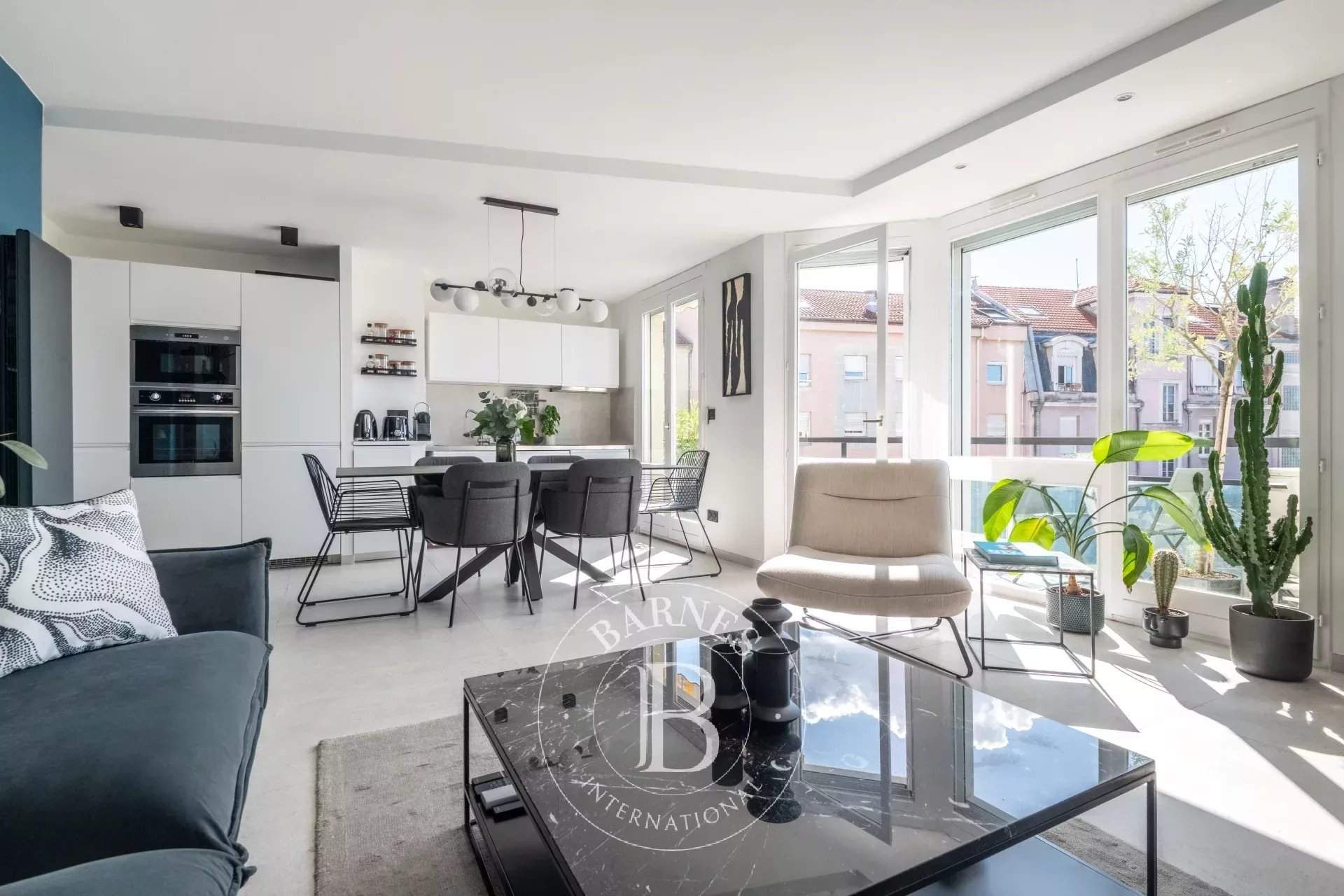 Lyon  - Appartement 2 Pi&egrave;ces, 1 Chambre - picture 2