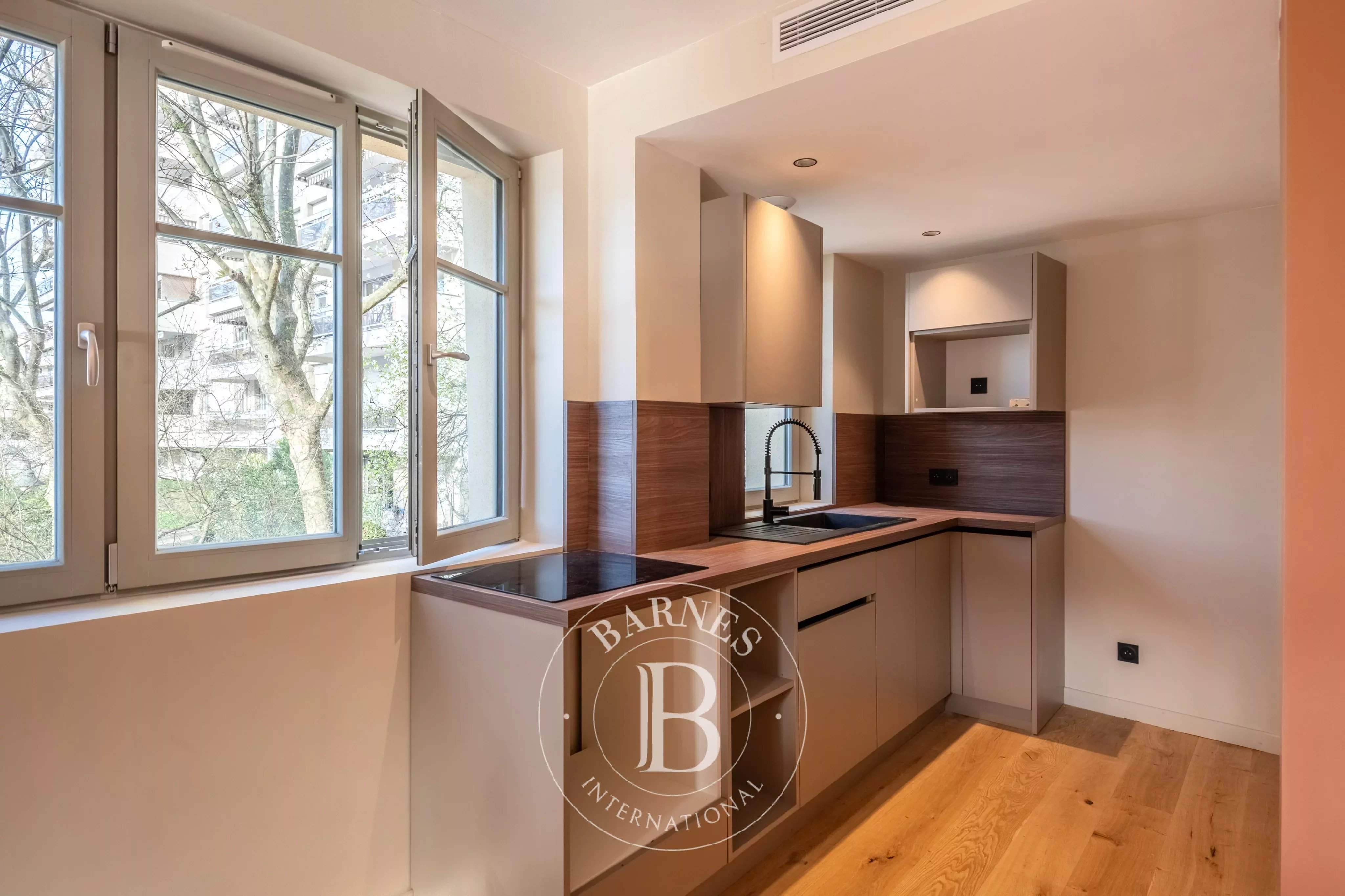 Lyon  - Appartement 2 Pi&egrave;ces, 1 Chambre - picture 2