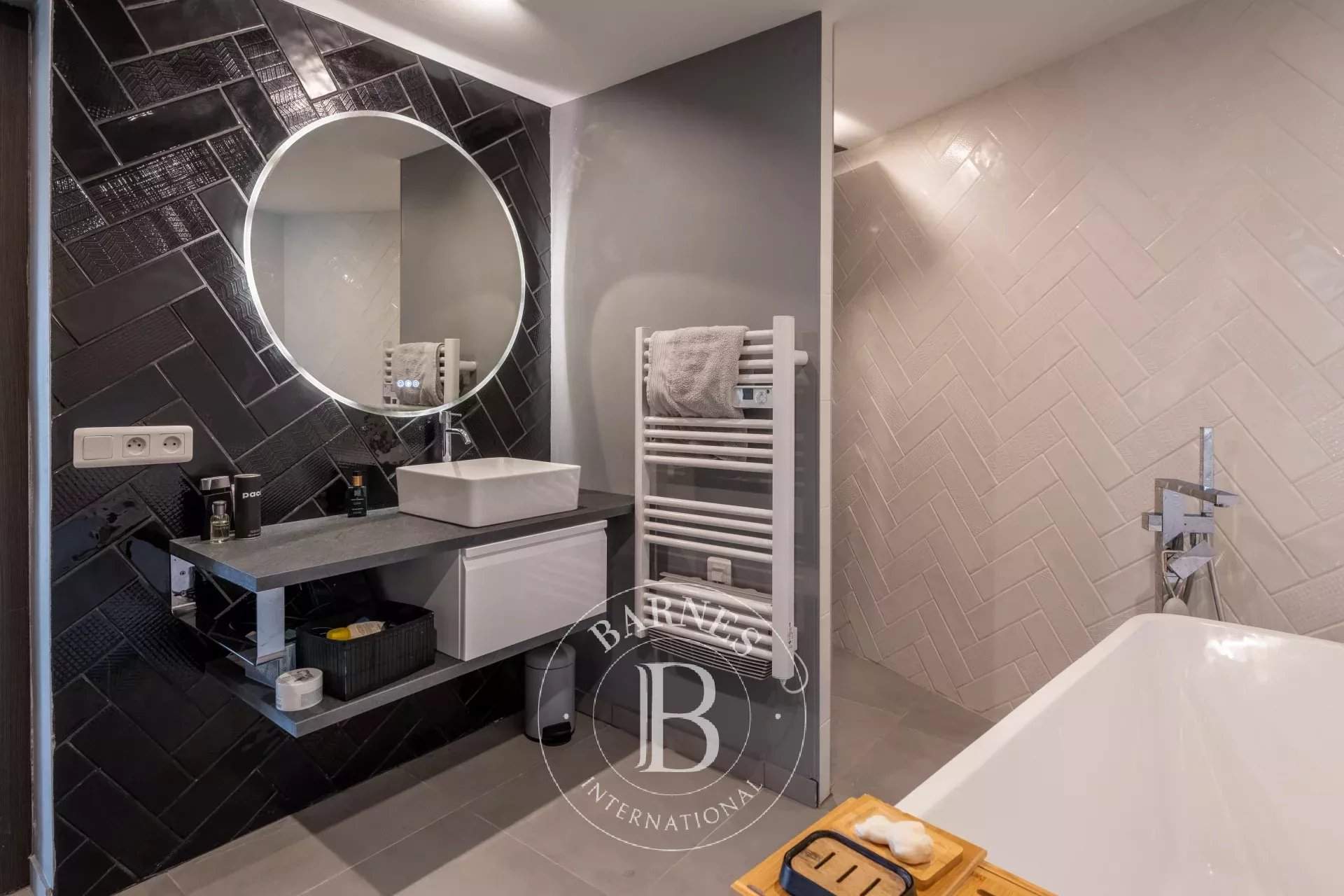 Limonest  - Property 5 Bedrooms - picture 16