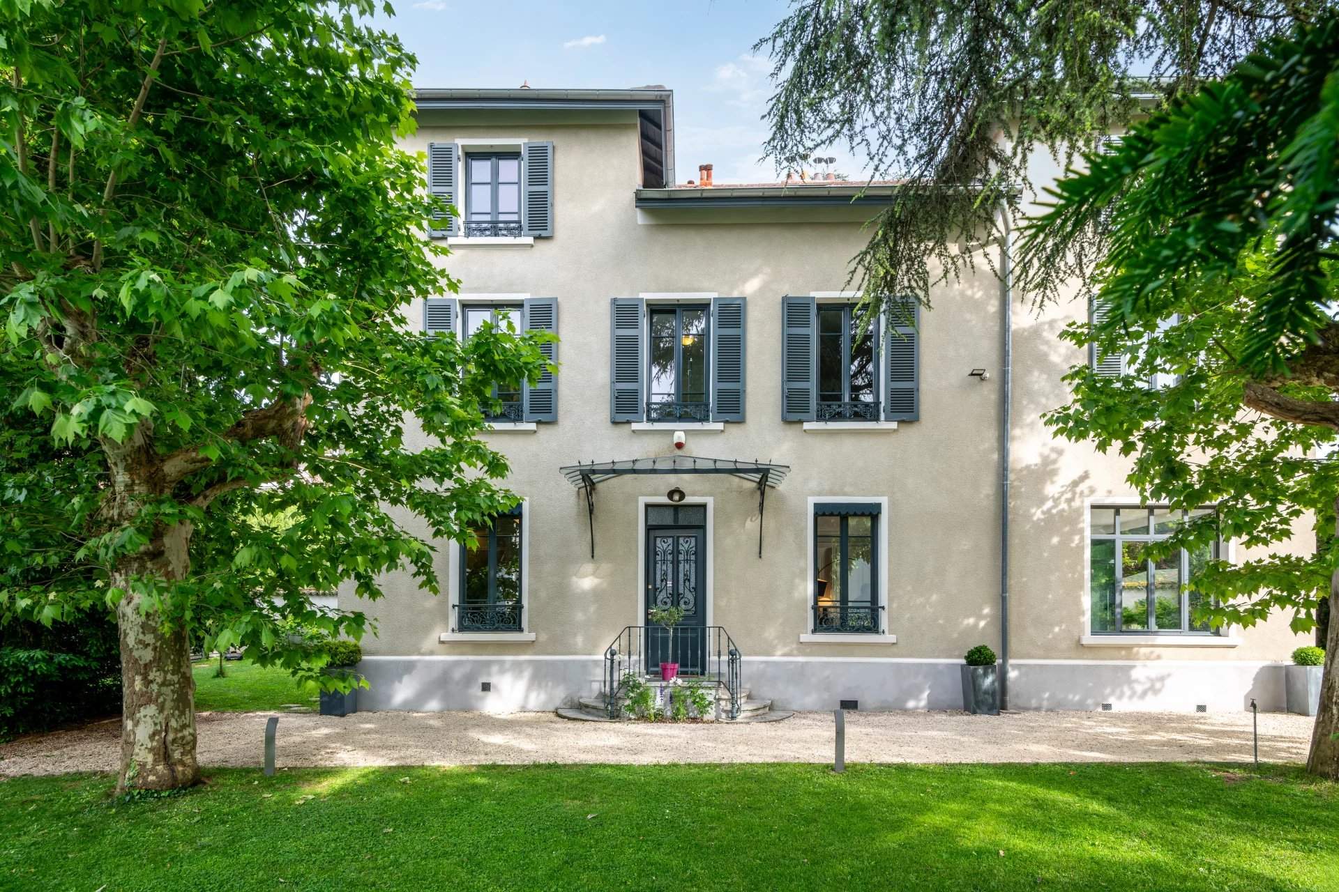 Caluire-et-Cuire  - Maison 13 Pi&egrave;ces 6 Chambres - picture 1