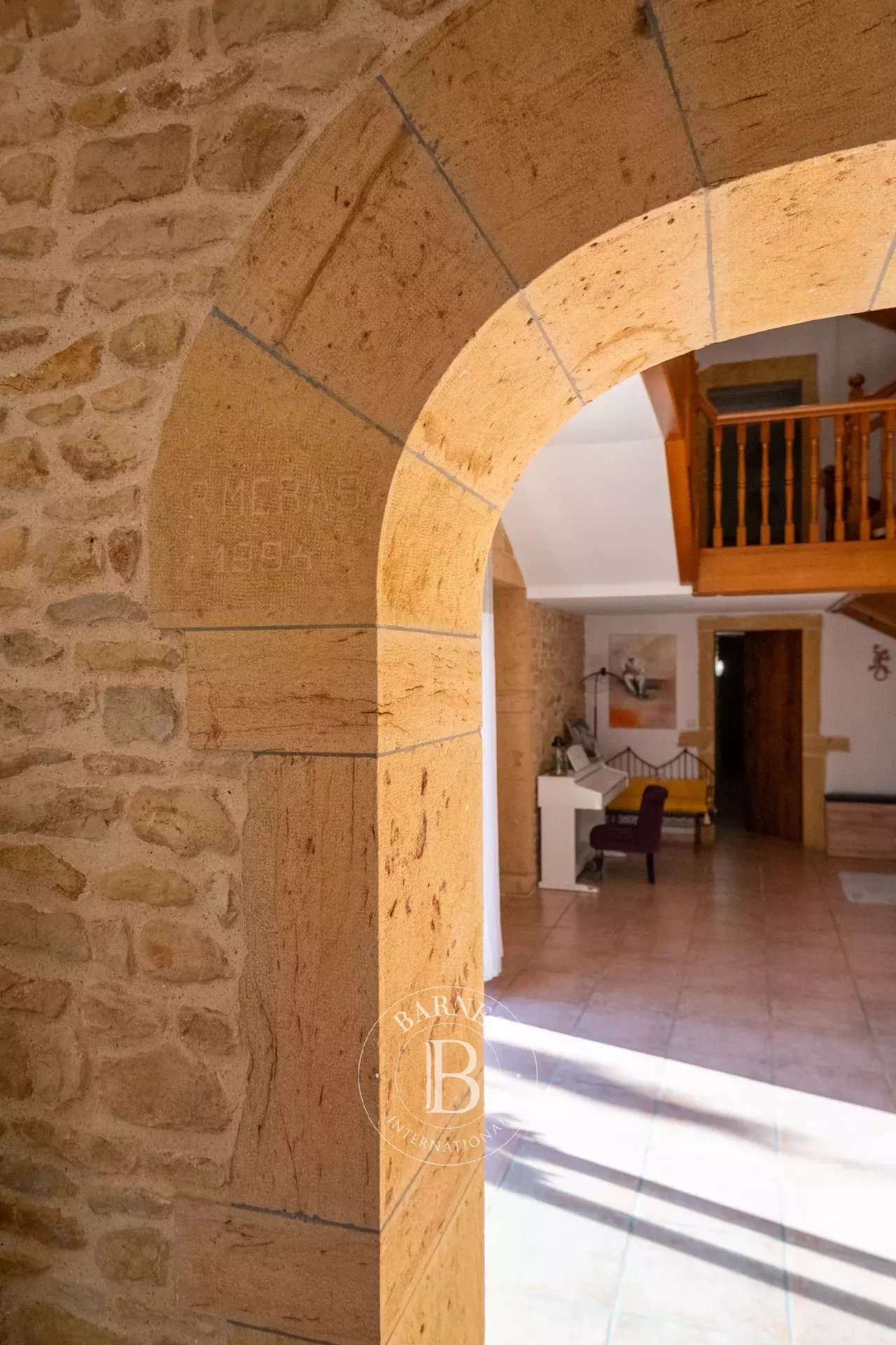 Saint-Germain-Nuelles  - Maison 7 Pièces 4 Chambres - picture 13