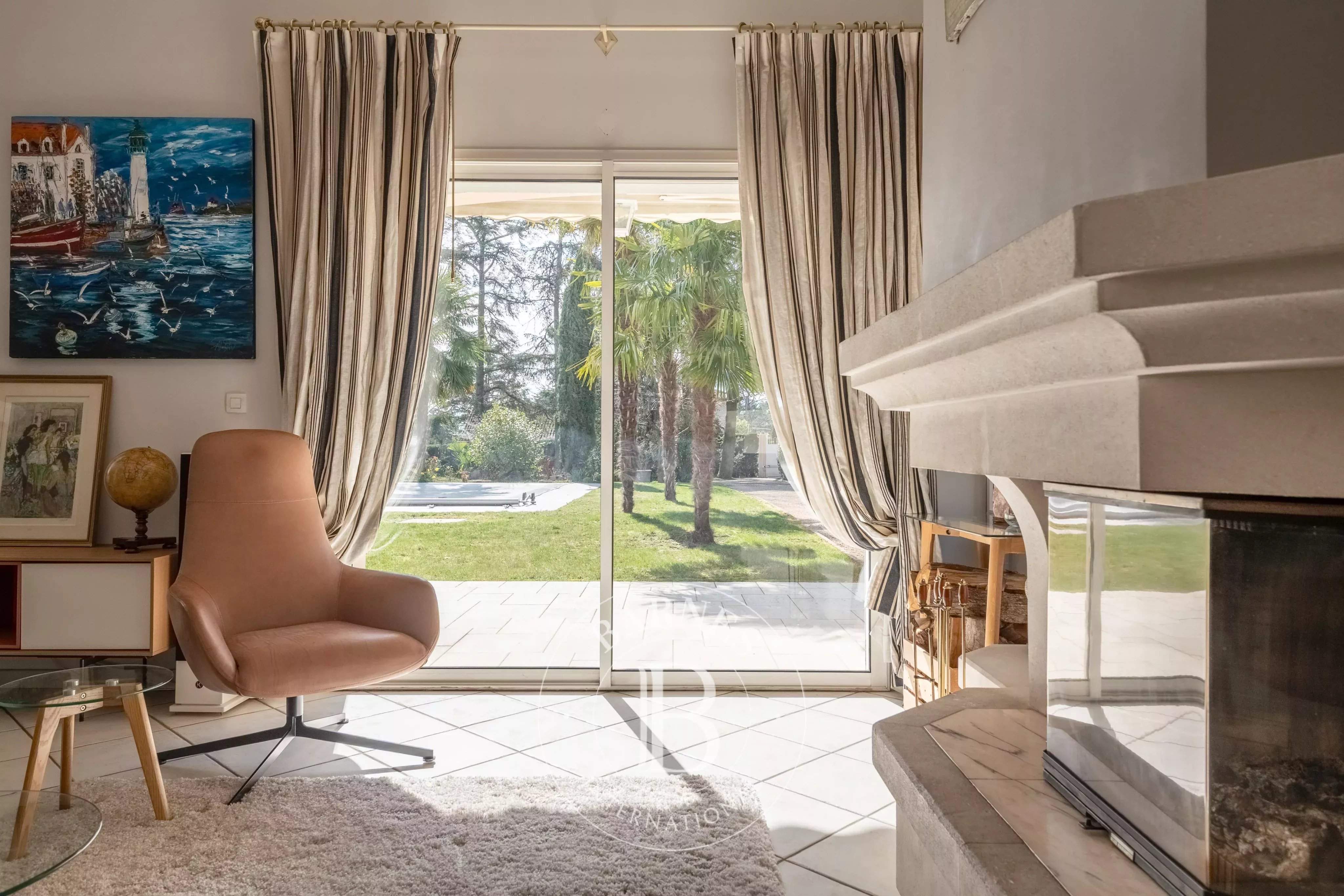 Écully  - Maison 6 Pi&egrave;ces 4 Chambres - picture 3