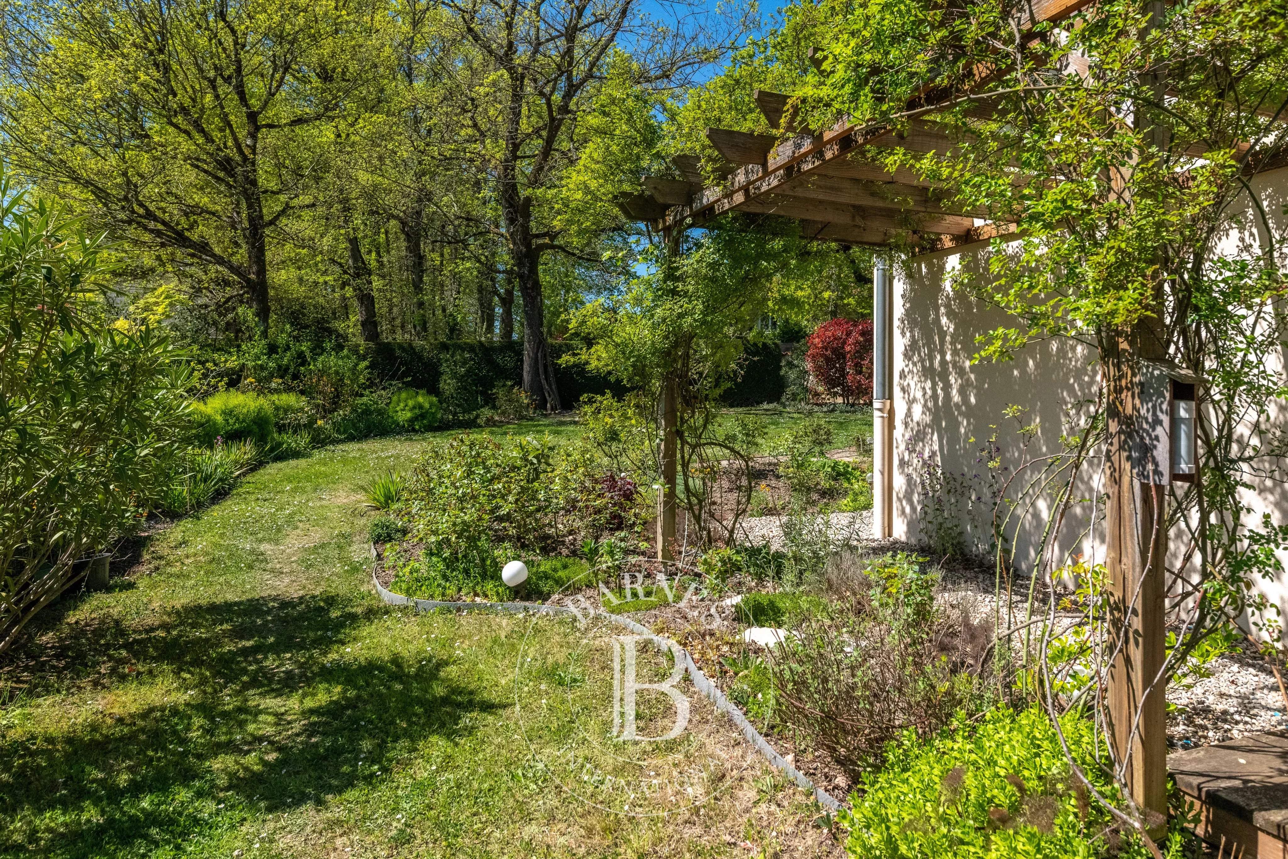 Charbonnières-les-Bains  - Maison 6 Pi&egrave;ces 5 Chambres - picture 13