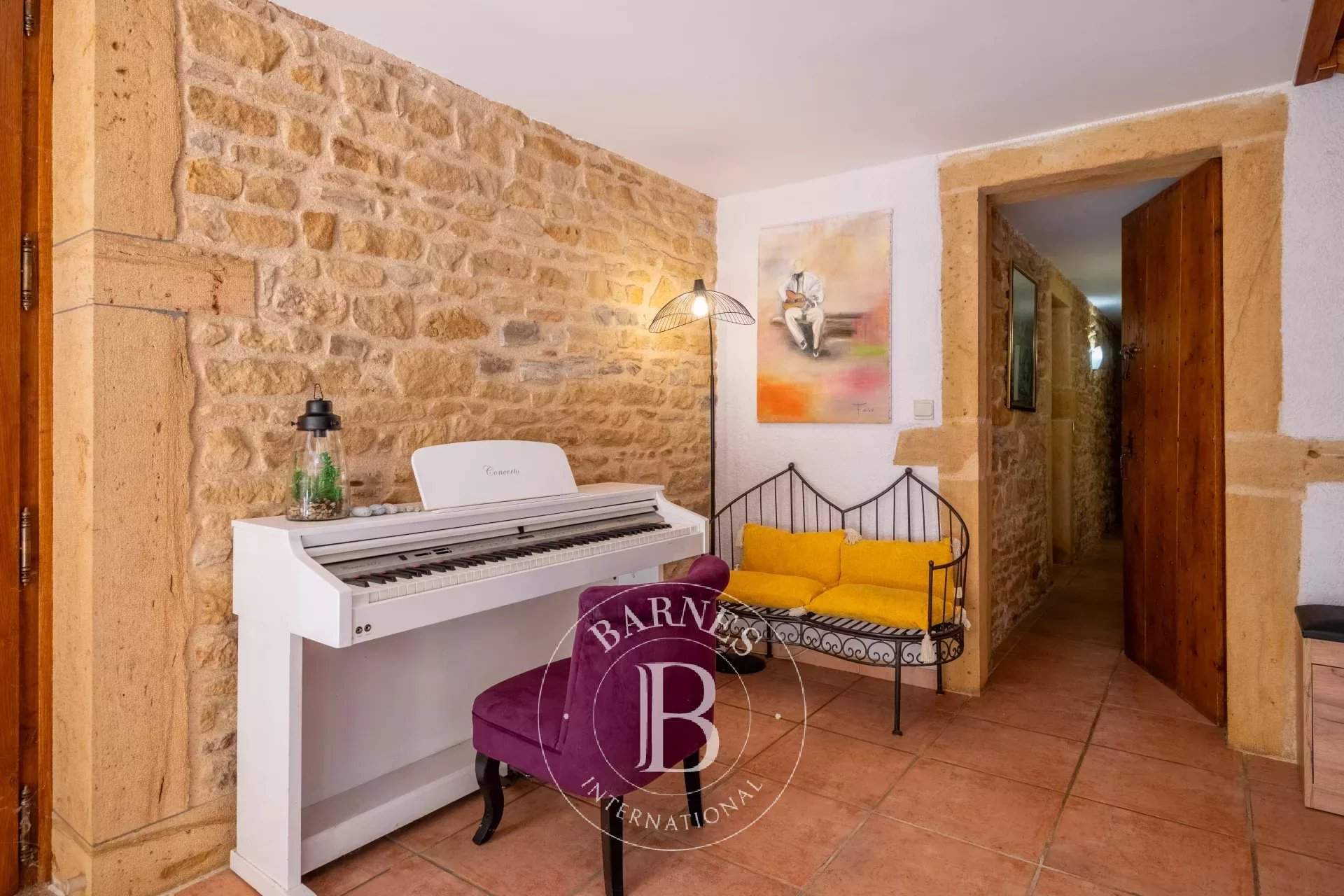 Saint-Germain-Nuelles  - Maison 7 Pièces 4 Chambres - picture 11