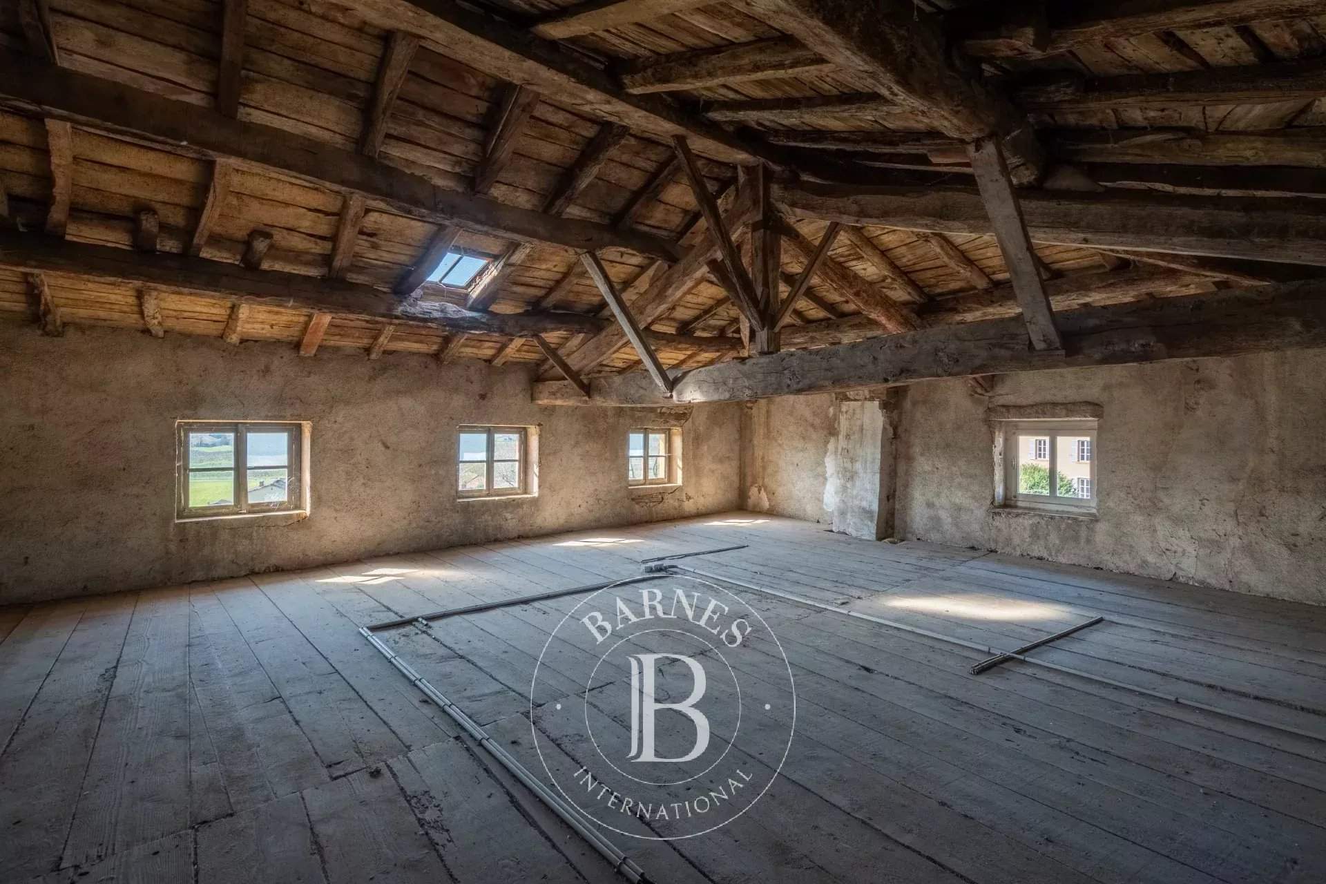 Saint-Germain-Nuelles  - Maison 9 Pi&egrave;ces 5 Chambres - picture 15