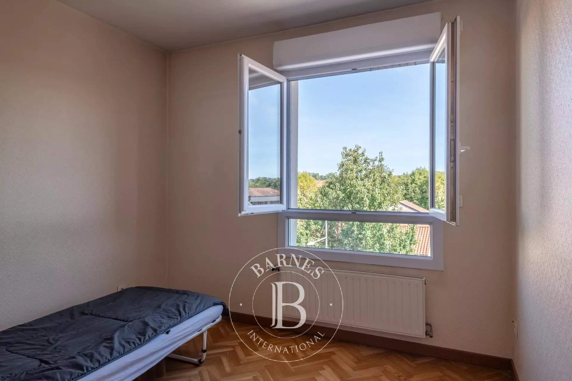 Sathonay-Camp  - Appartement 6 Pi&egrave;ces 4 Chambres - picture 6