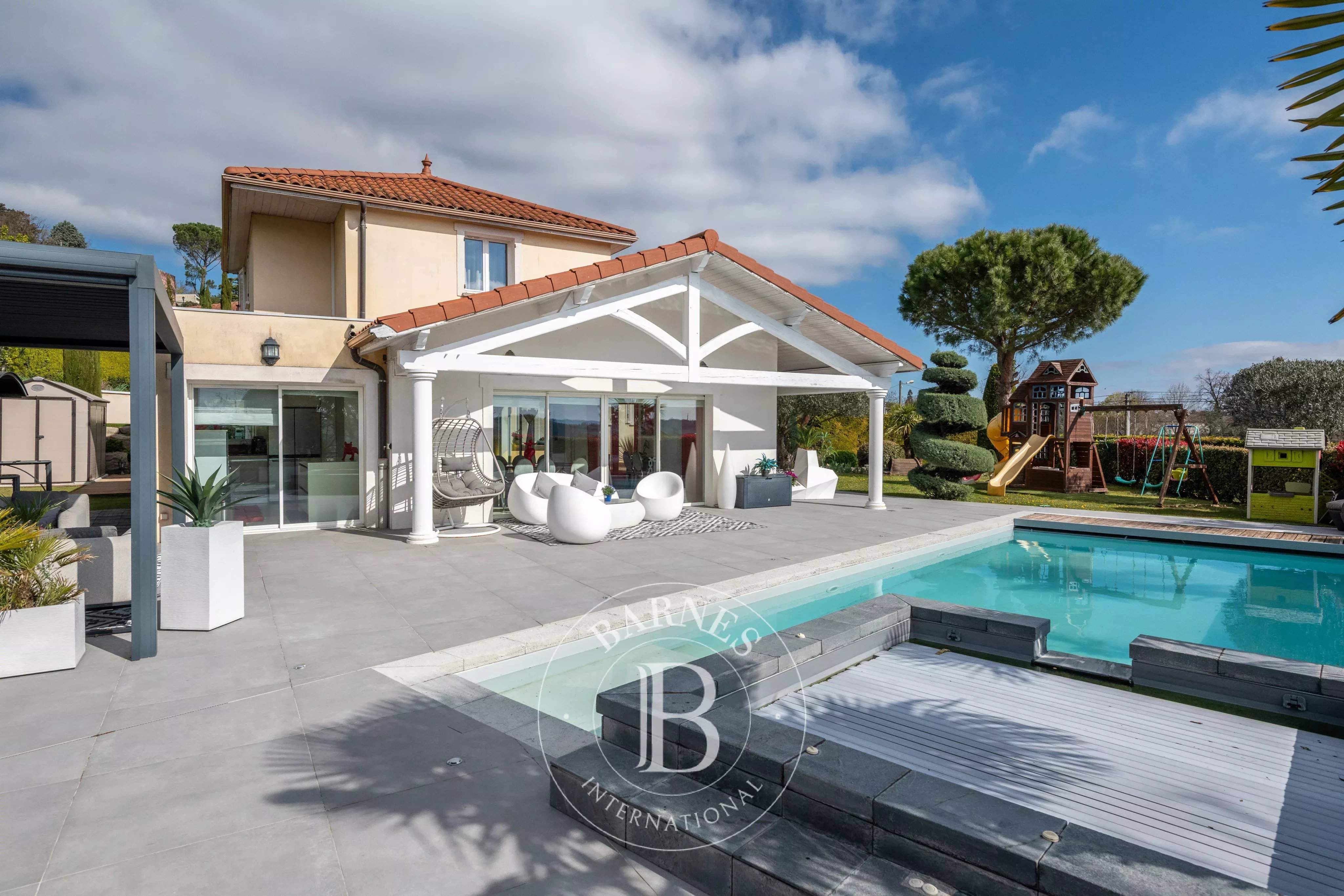 Saint-Genis-Laval  - Maison 9 Pi&egrave;ces 5 Chambres - picture 3