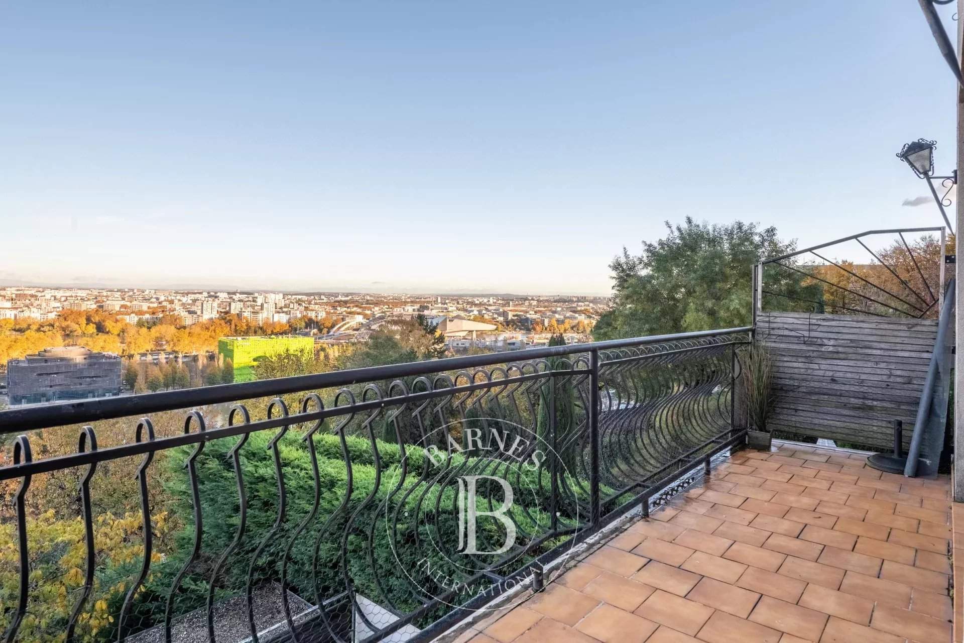 La Mulatière  - Maison 7 Pi&egrave;ces 4 Chambres - picture 7