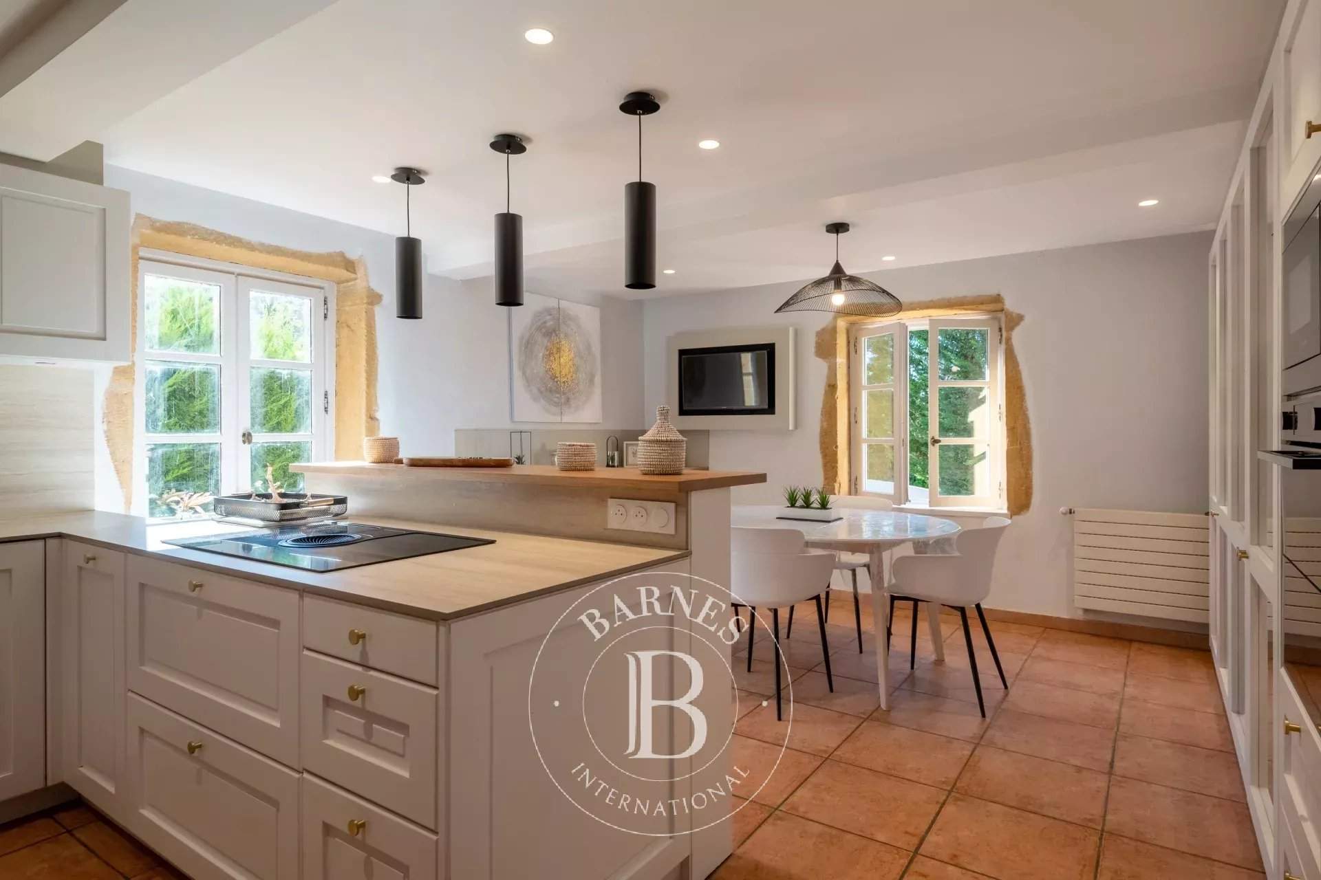 Saint-Germain-Nuelles  - Maison 7 Pièces 4 Chambres - picture 7