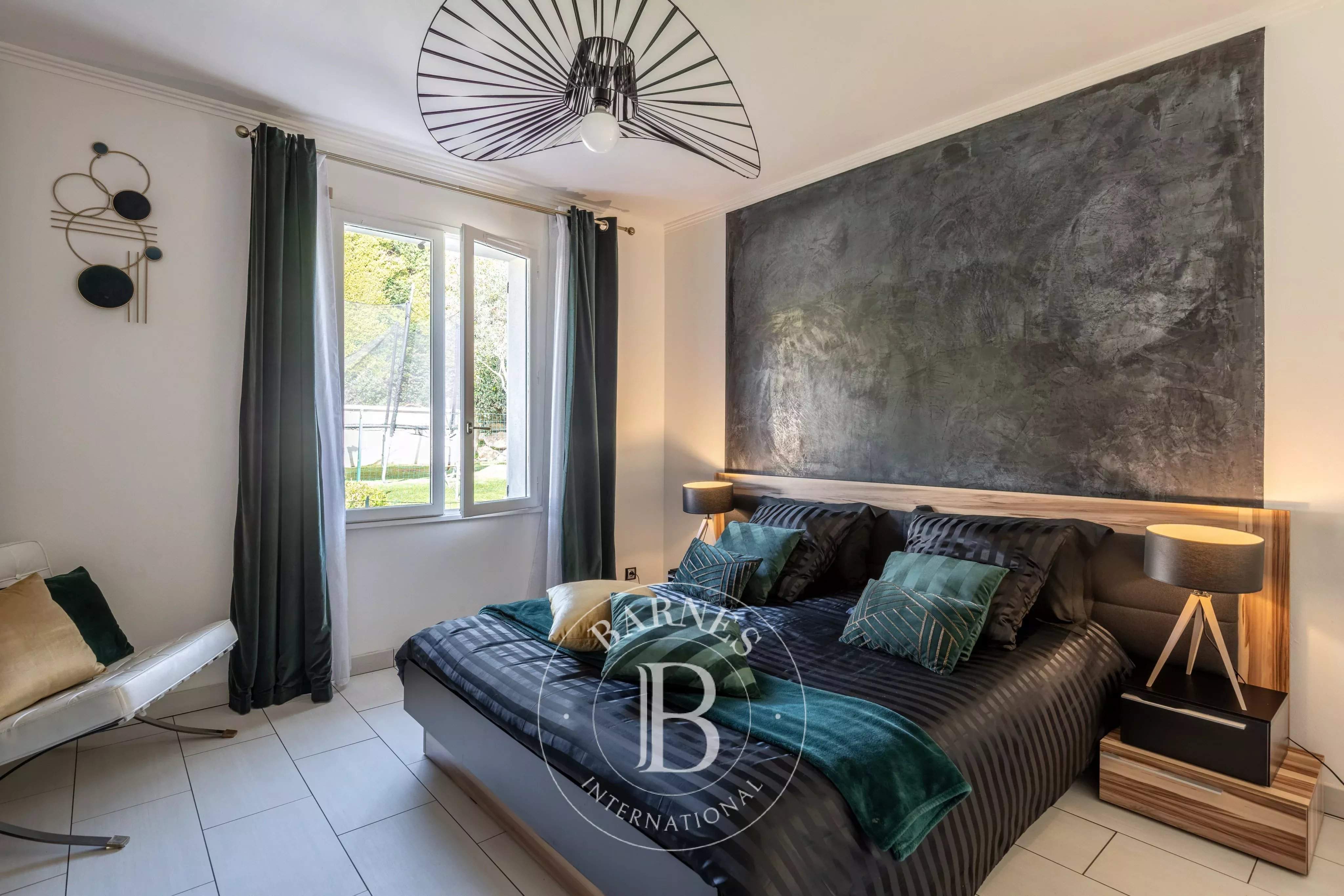 Saint-Genis-Laval  - Maison 9 Pi&egrave;ces 5 Chambres - picture 11