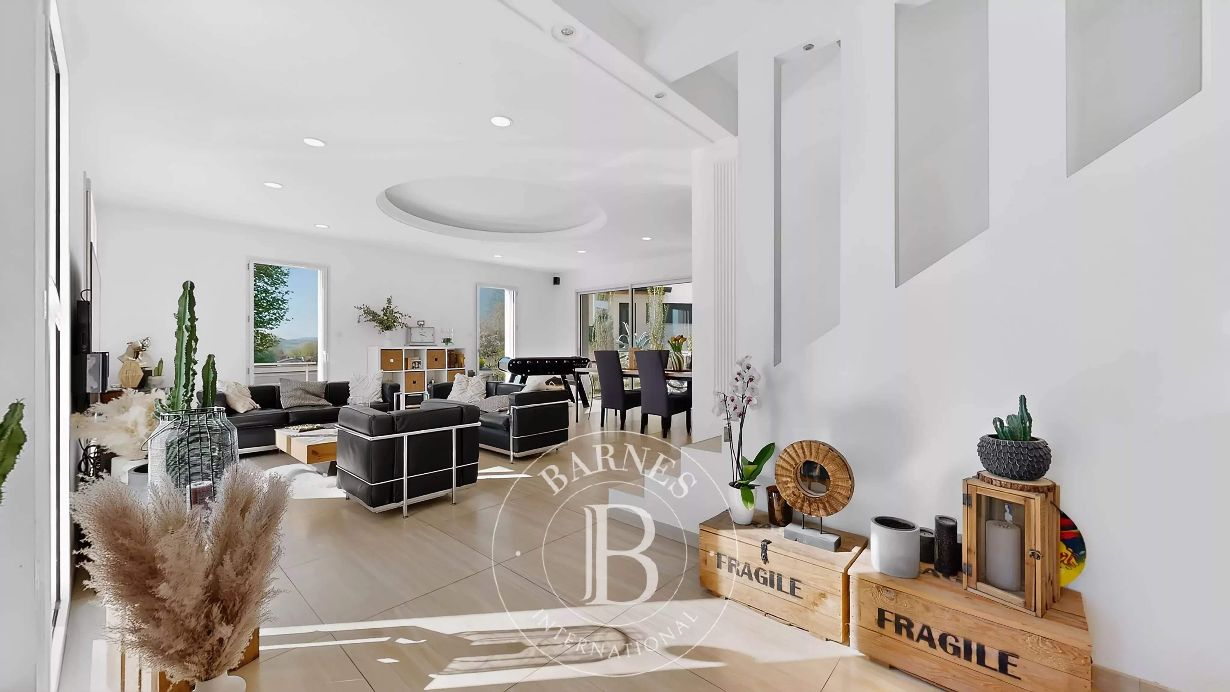 Vernaison  - Maison 6 Pi&egrave;ces 4 Chambres - picture 11