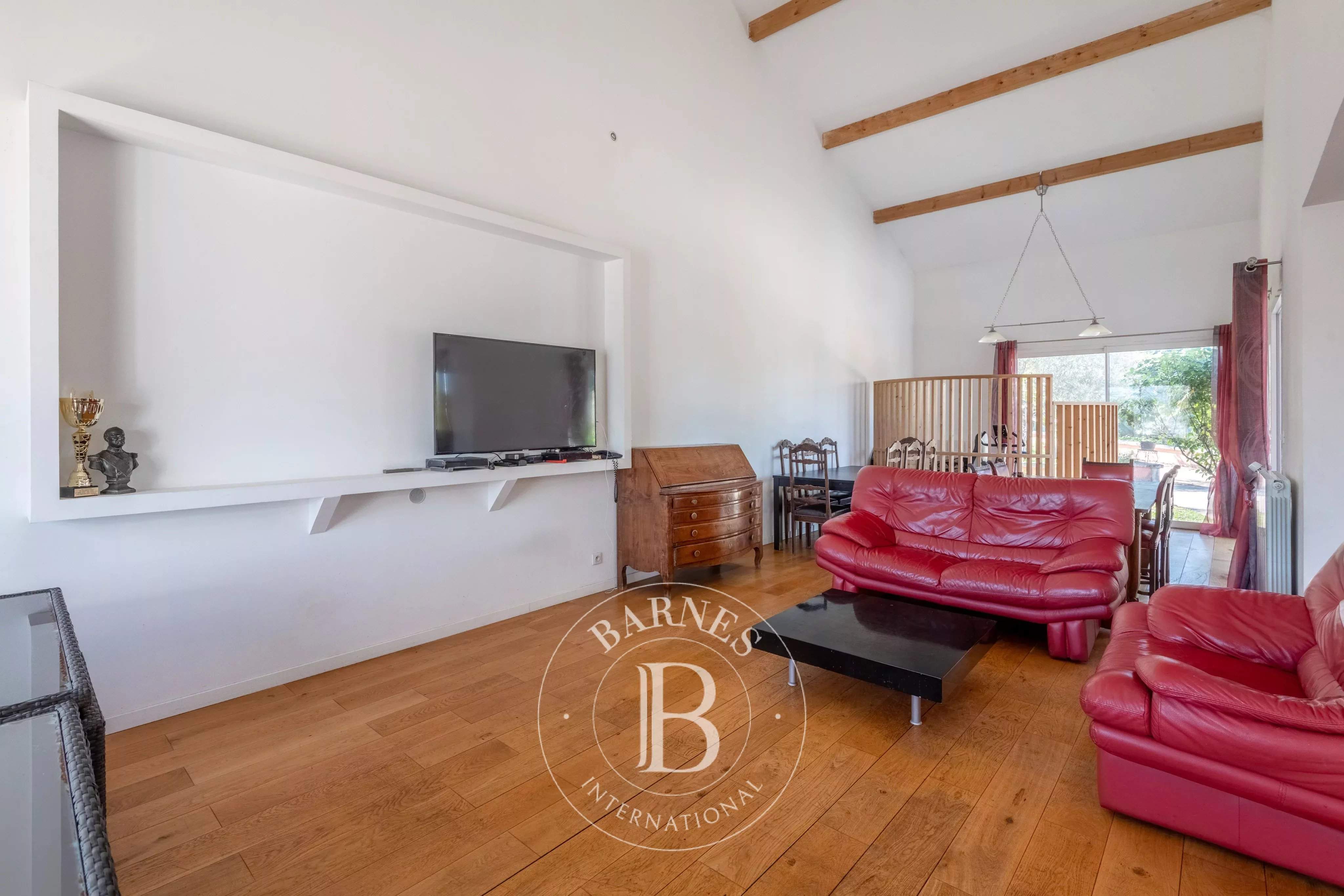 La Tour-de-Salvagny  - Maison 6 Pi&egrave;ces 5 Chambres - picture 11