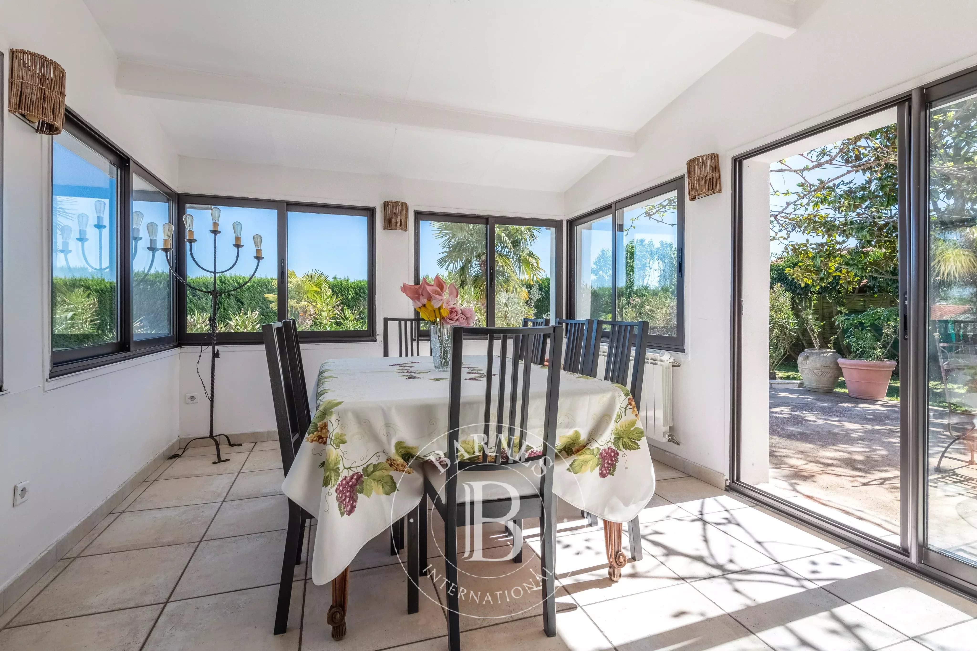 La Tour-de-Salvagny  - Maison 6 Pi&egrave;ces 5 Chambres - picture 12