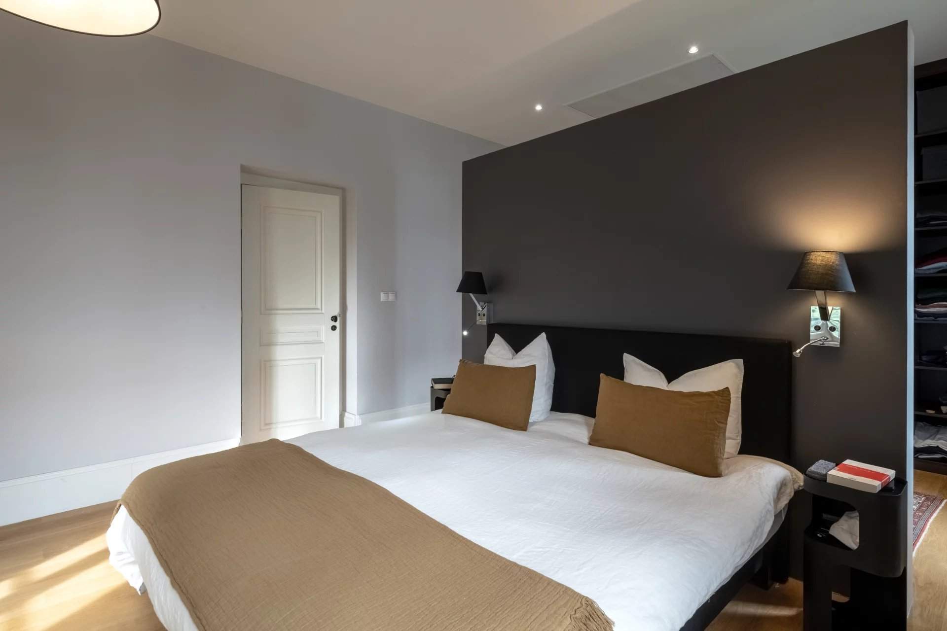 Caluire-et-Cuire  - Maison 13 Pi&egrave;ces 6 Chambres - picture 8