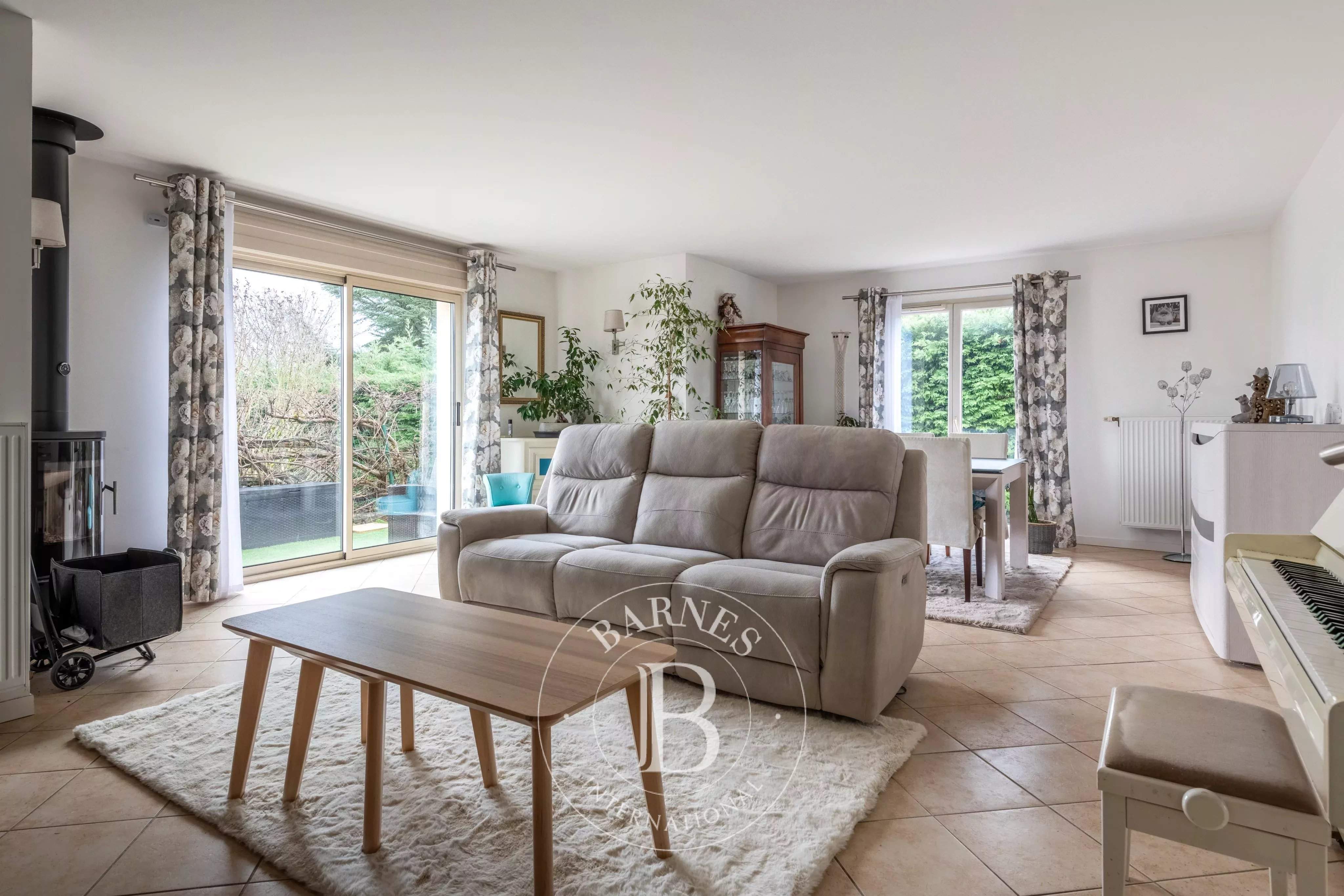 Grézieu-la-Varenne  - Maison 6 Pi&egrave;ces 5 Chambres - picture 4