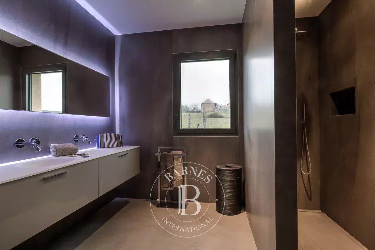 Lyon  - Maison 7 Pi&egrave;ces 5 Chambres - picture 12