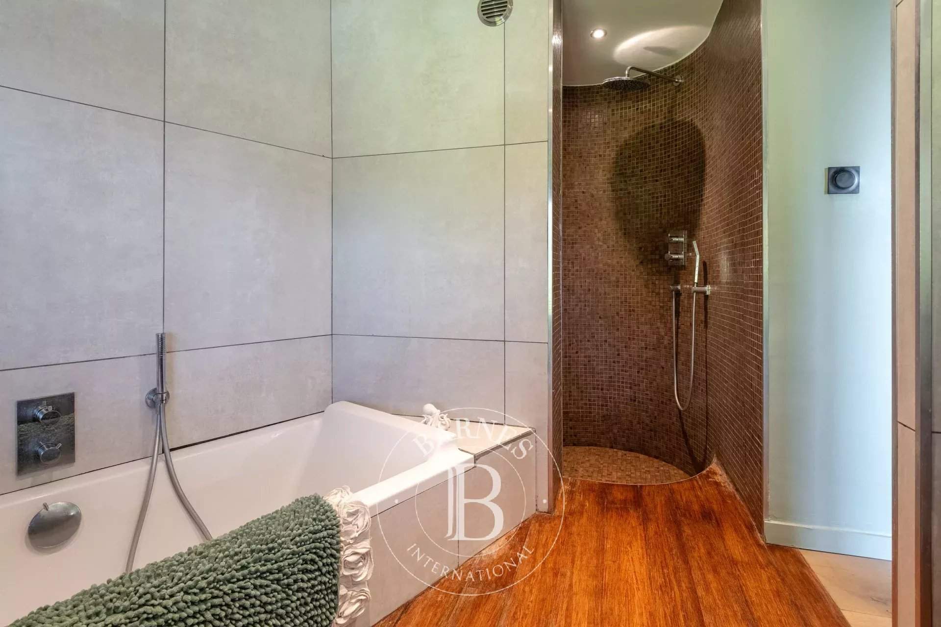 Limonest  - Property 5 Bedrooms - picture 15