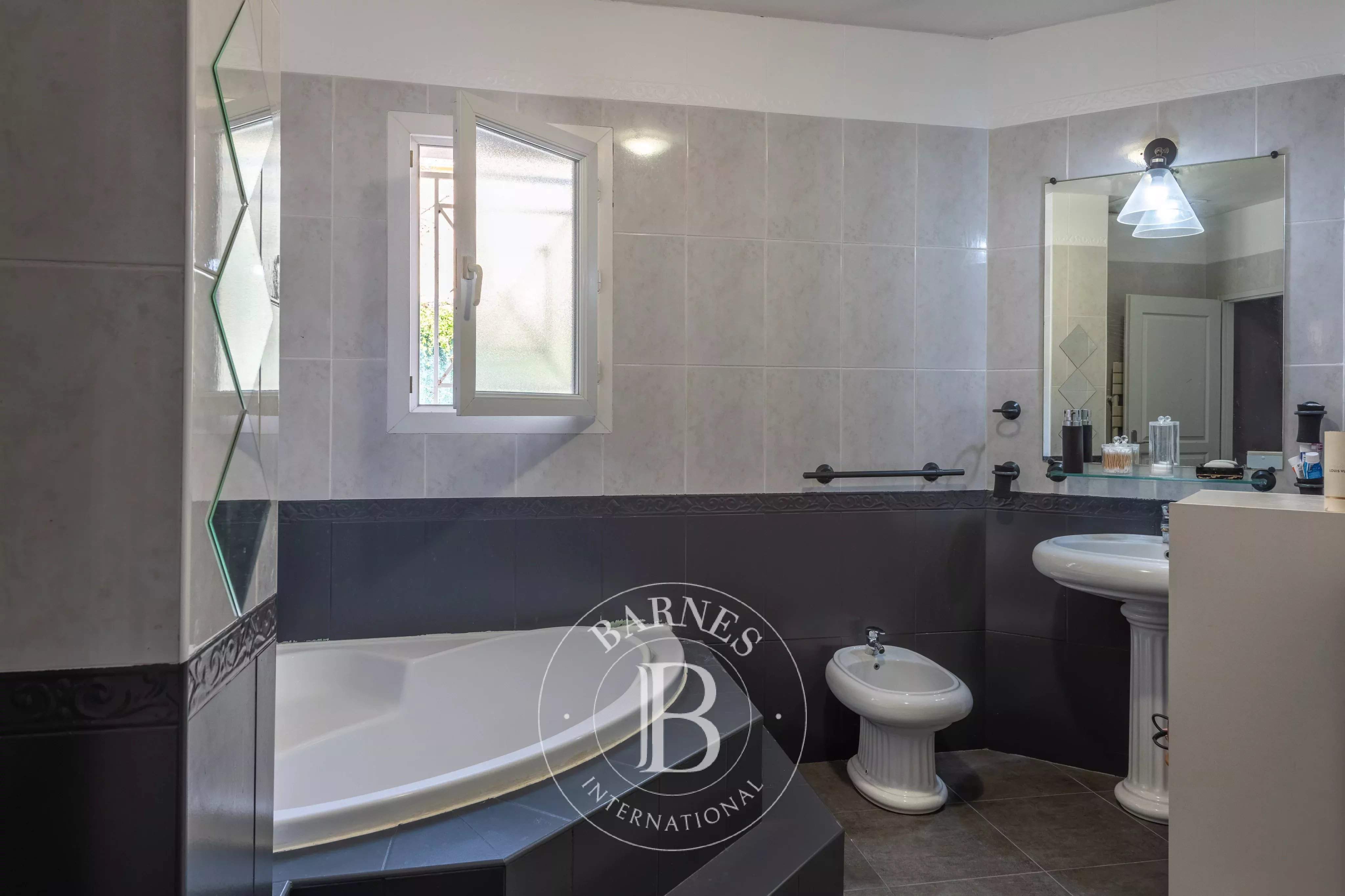 Neyron  - Maison 7 Pi&egrave;ces 5 Chambres - picture 10