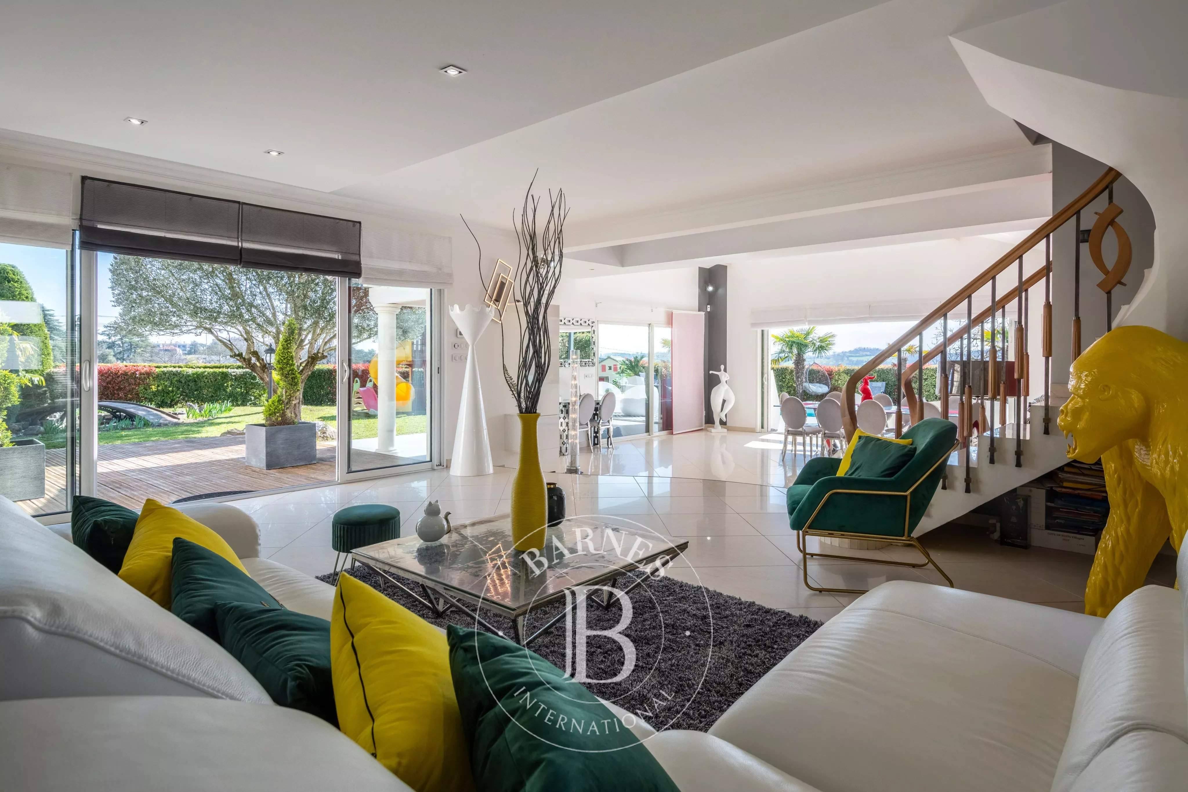 Saint-Genis-Laval  - Maison 9 Pi&egrave;ces 5 Chambres - picture 10