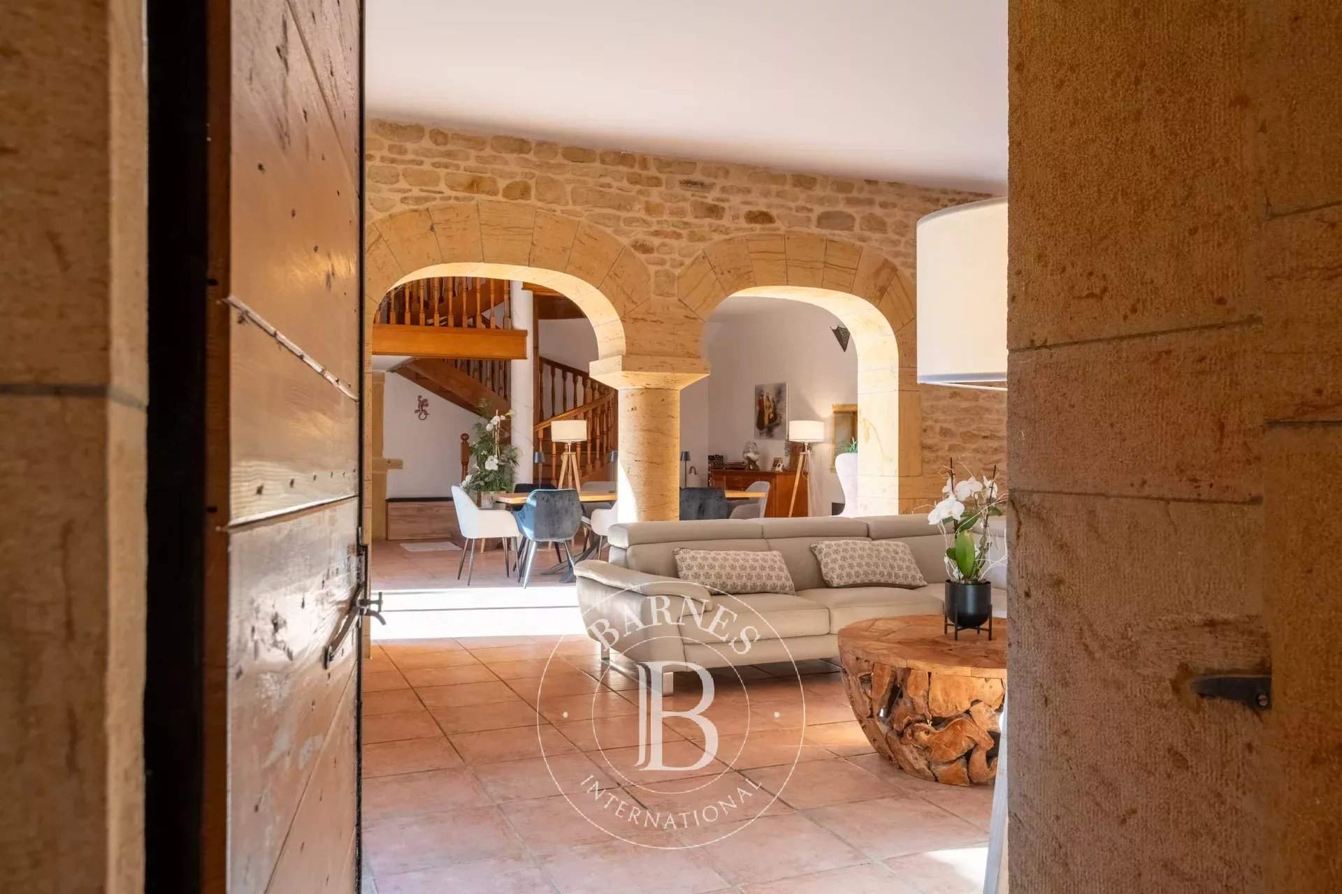 Saint-Germain-Nuelles  - Maison 7 Pièces 4 Chambres - picture 3