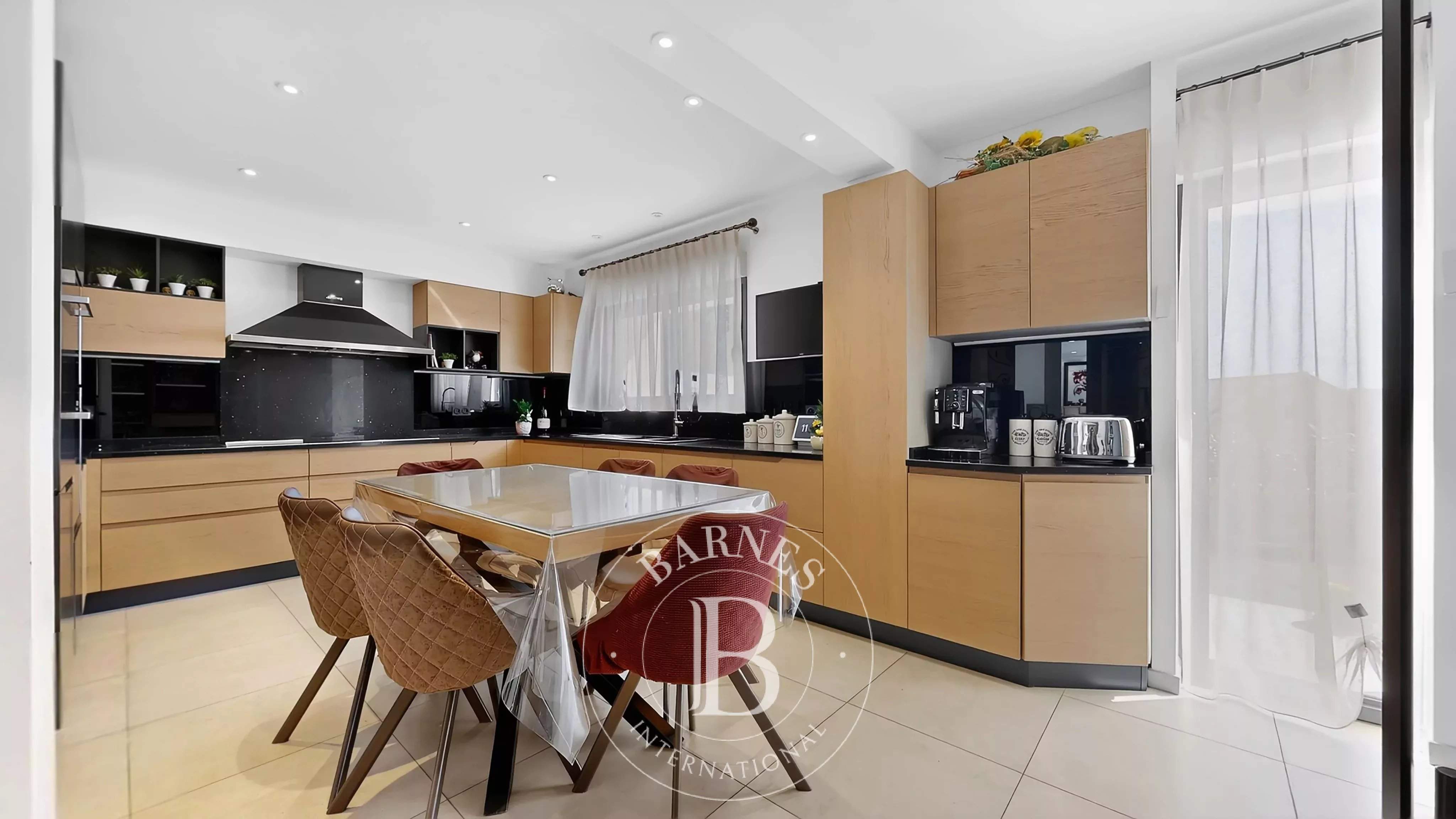 Vernaison  - Maison 6 Pi&egrave;ces 3 Chambres - picture 3