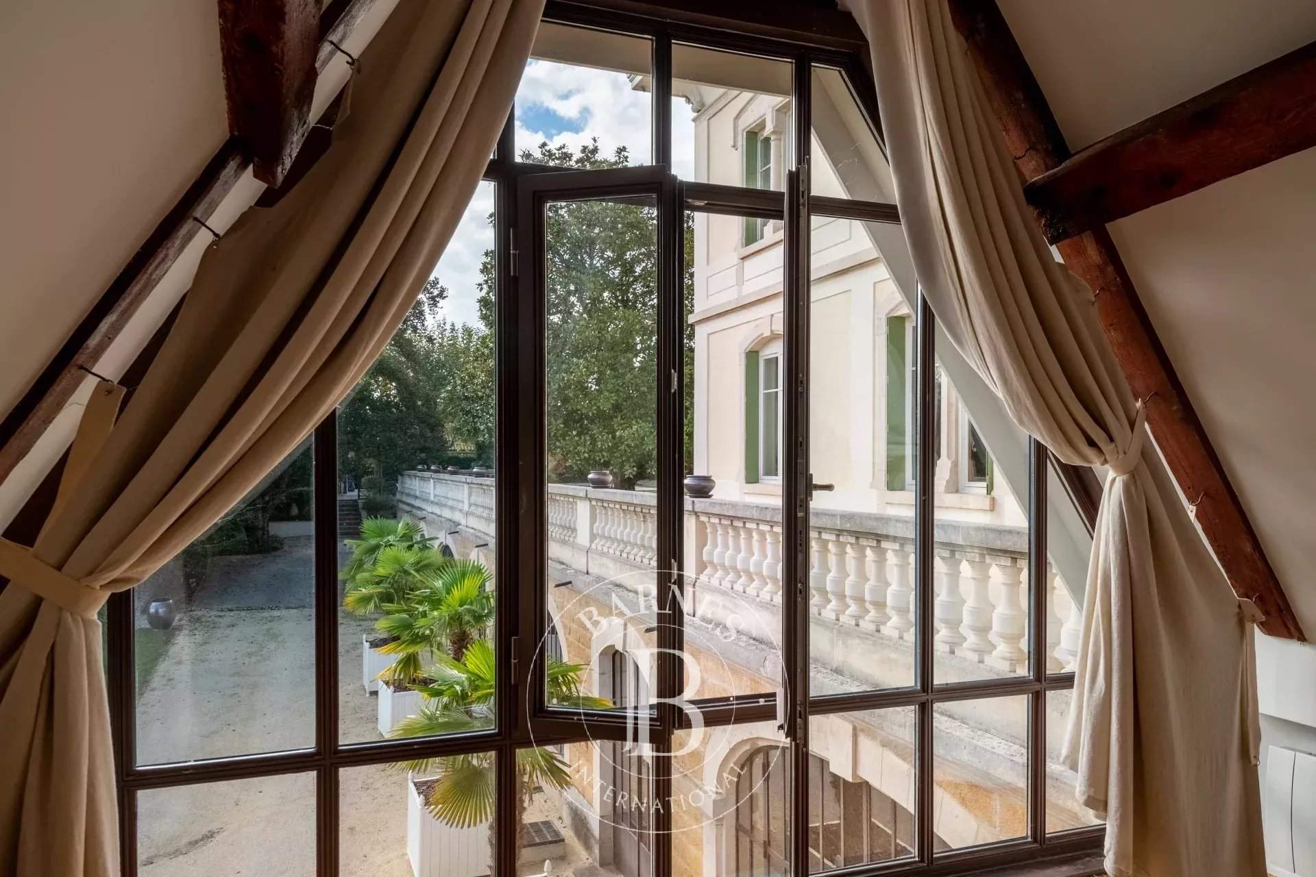 Dommartin  - Property 9 Bedrooms - picture 4