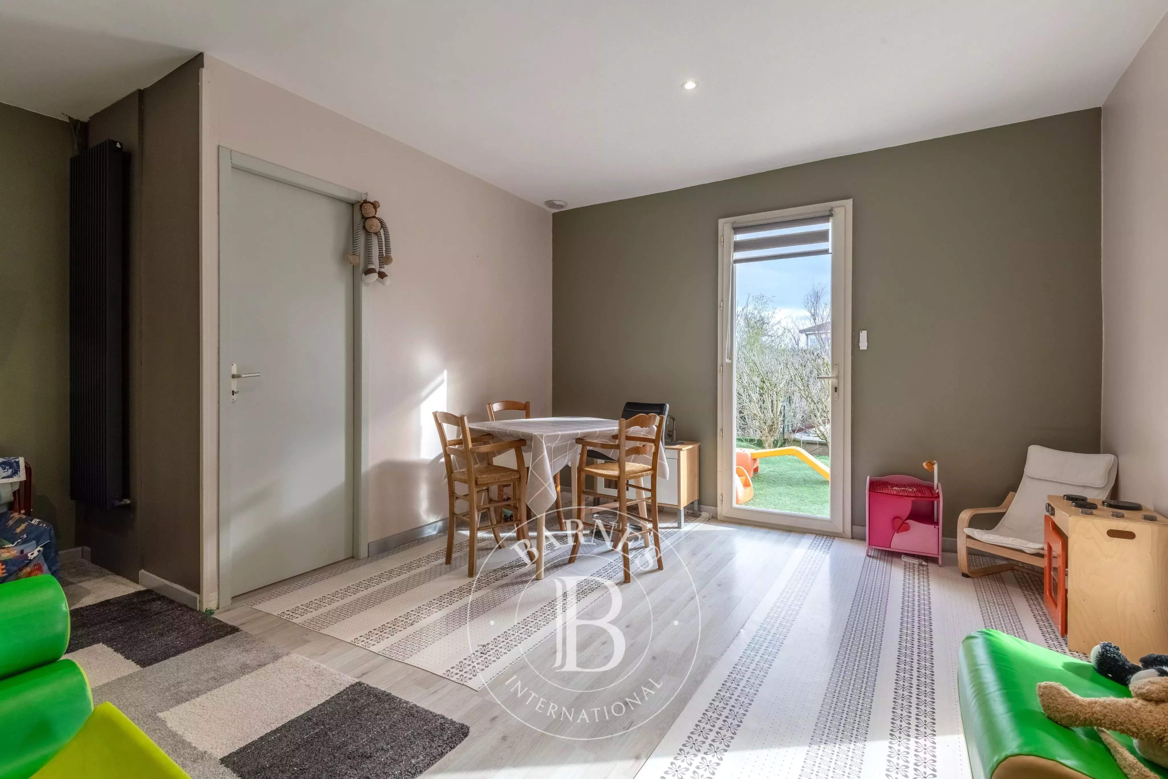 Grézieu-la-Varenne  - Maison 6 Pi&egrave;ces 5 Chambres - picture 10