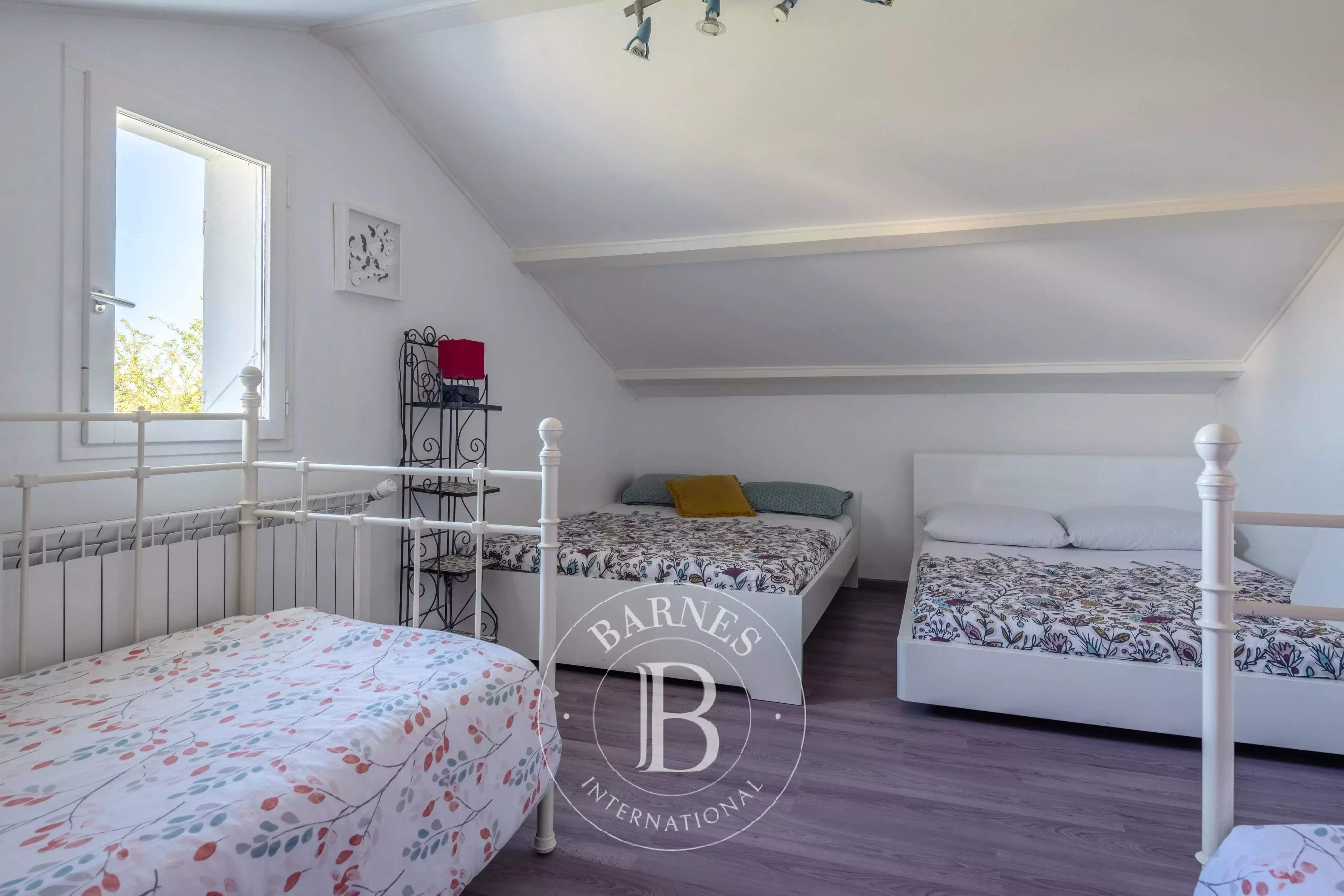 La Tour-de-Salvagny  - Maison 6 Pi&egrave;ces 5 Chambres - picture 14