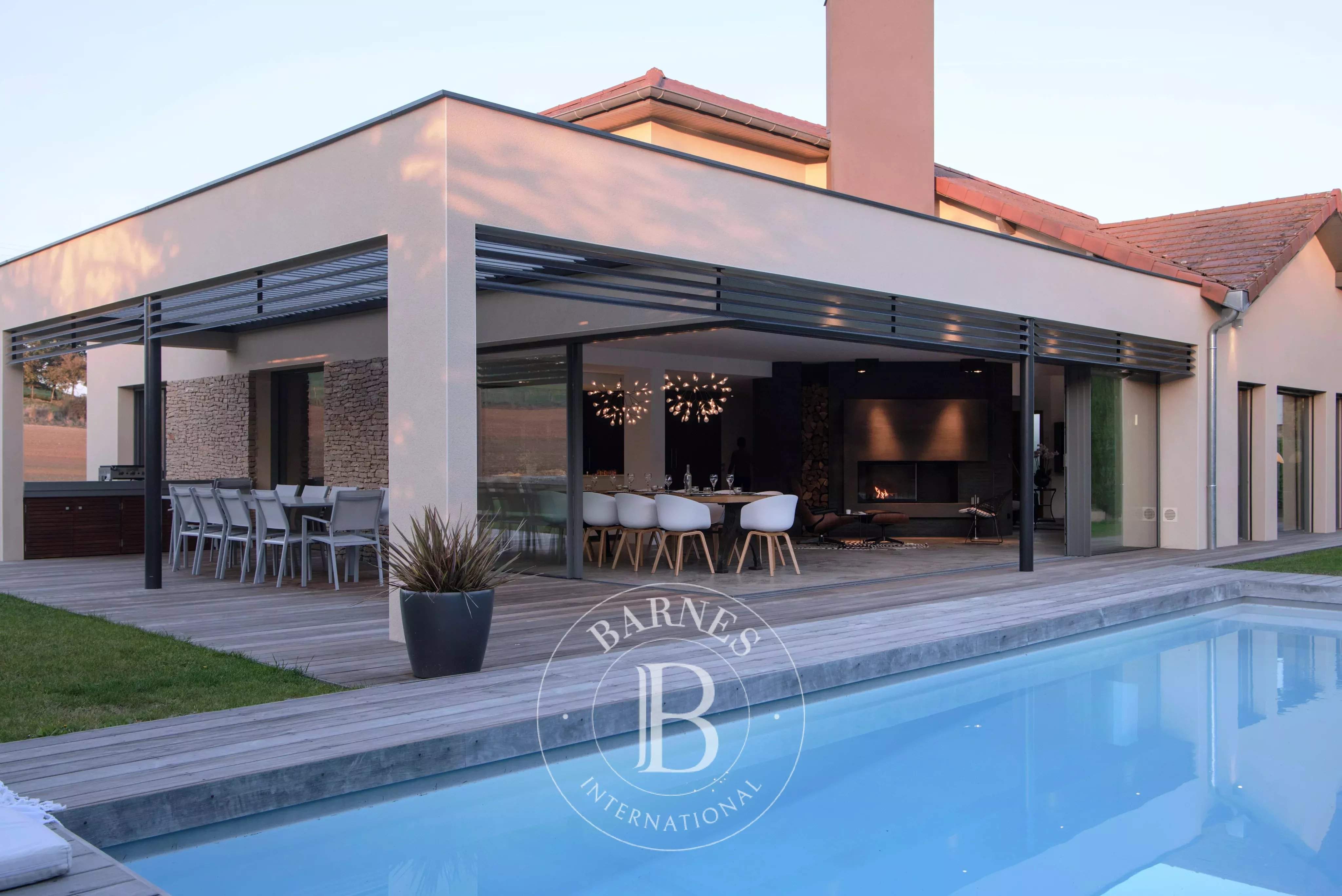 Lyon  - Maison 7 Pi&egrave;ces 5 Chambres - picture 1