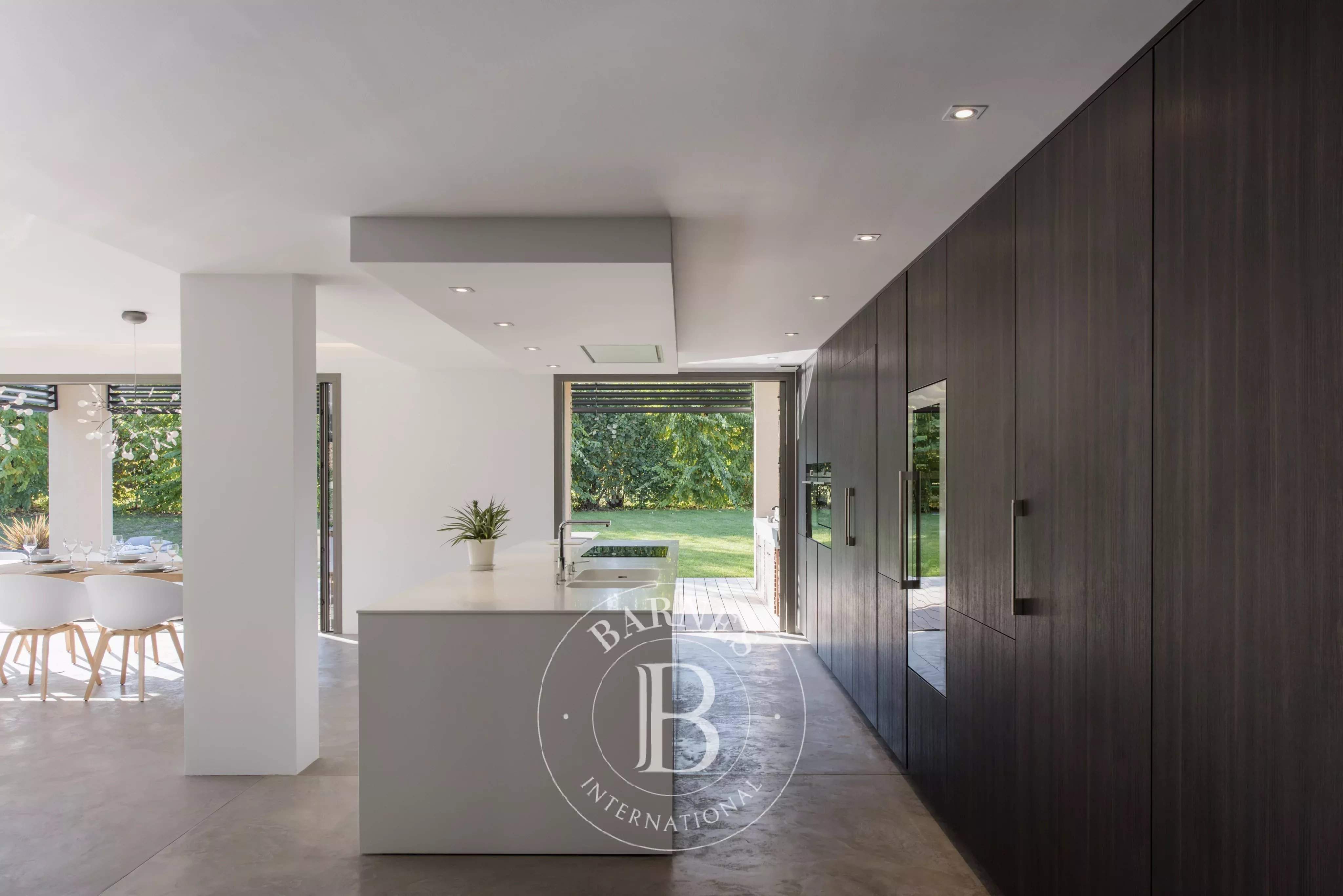 Lyon  - Maison 7 Pi&egrave;ces 5 Chambres - picture 8