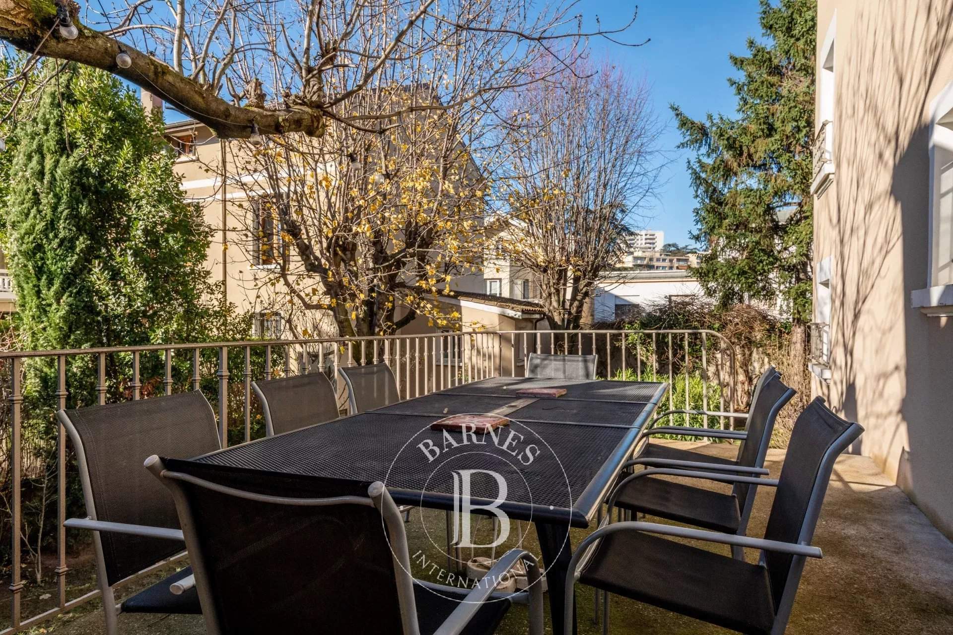 Oullins-Pierre-Bénite  - Maison 7 Pi&egrave;ces 5 Chambres - picture 12